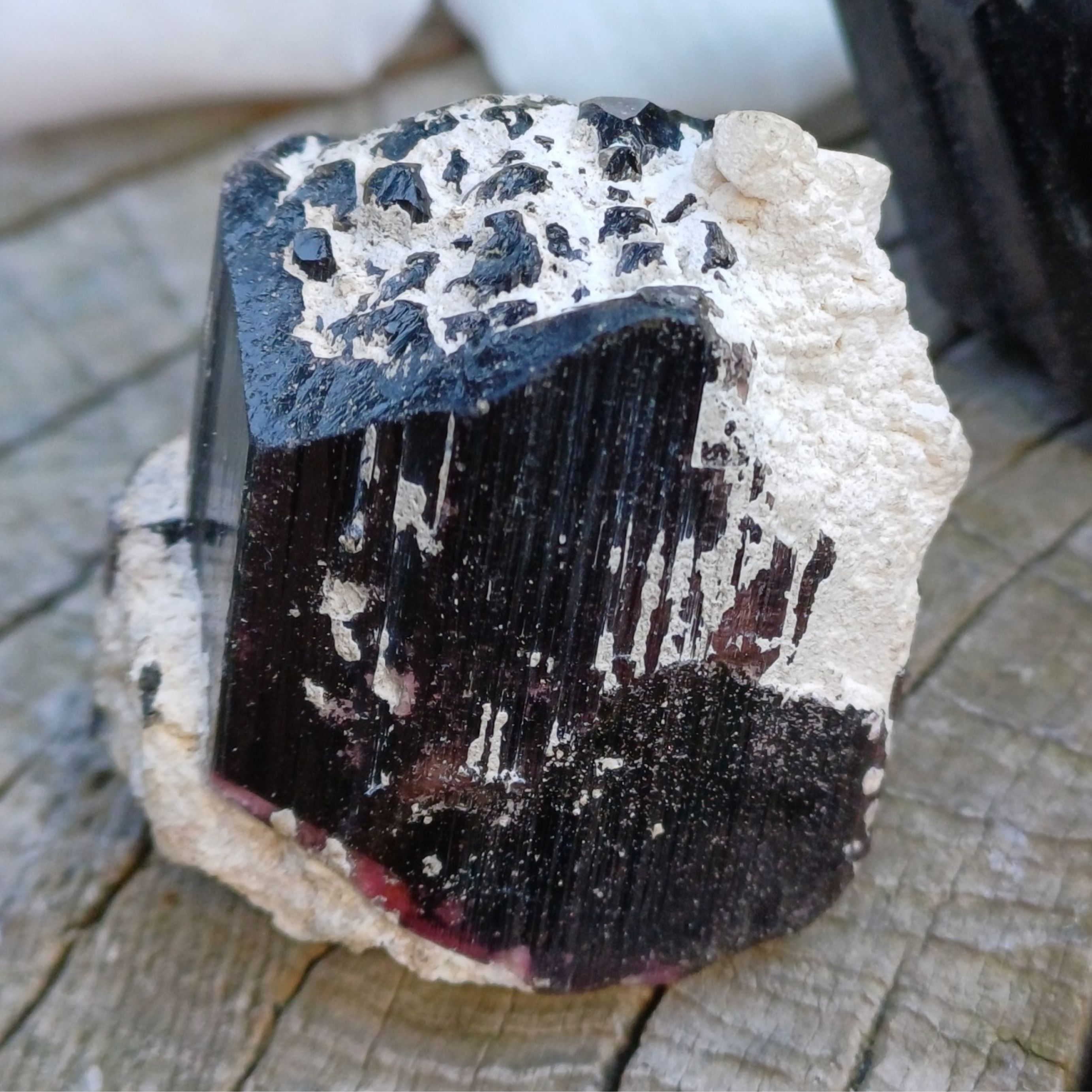 Surové krystaly elbaitů