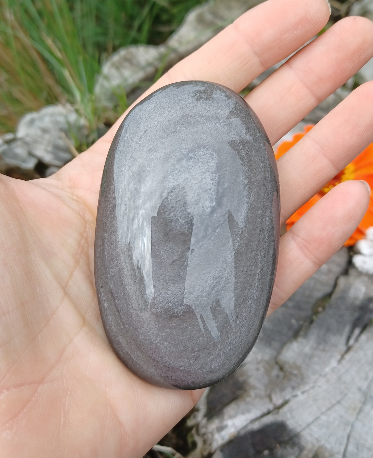Obsidián stříbrný hmatka 95g