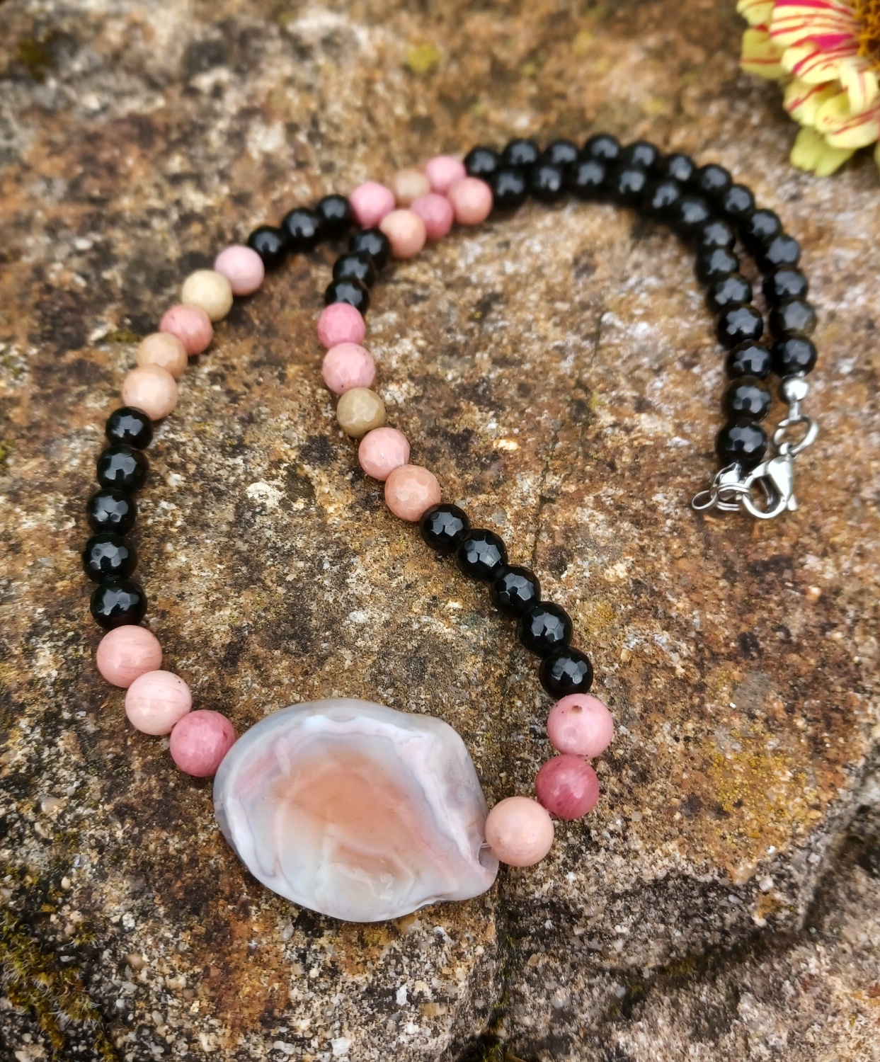 Růžový křemen, onyx náhrdelník s růžovým achátem Botswana