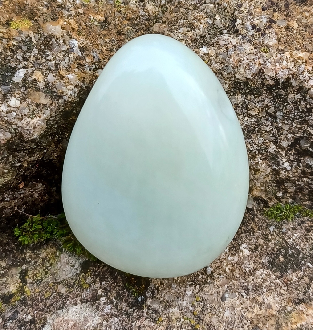 Antigorit vrtaný valounek