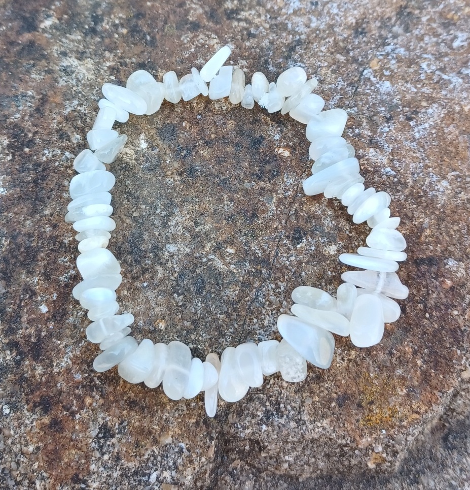 Měsíční kámen náramek sekaný