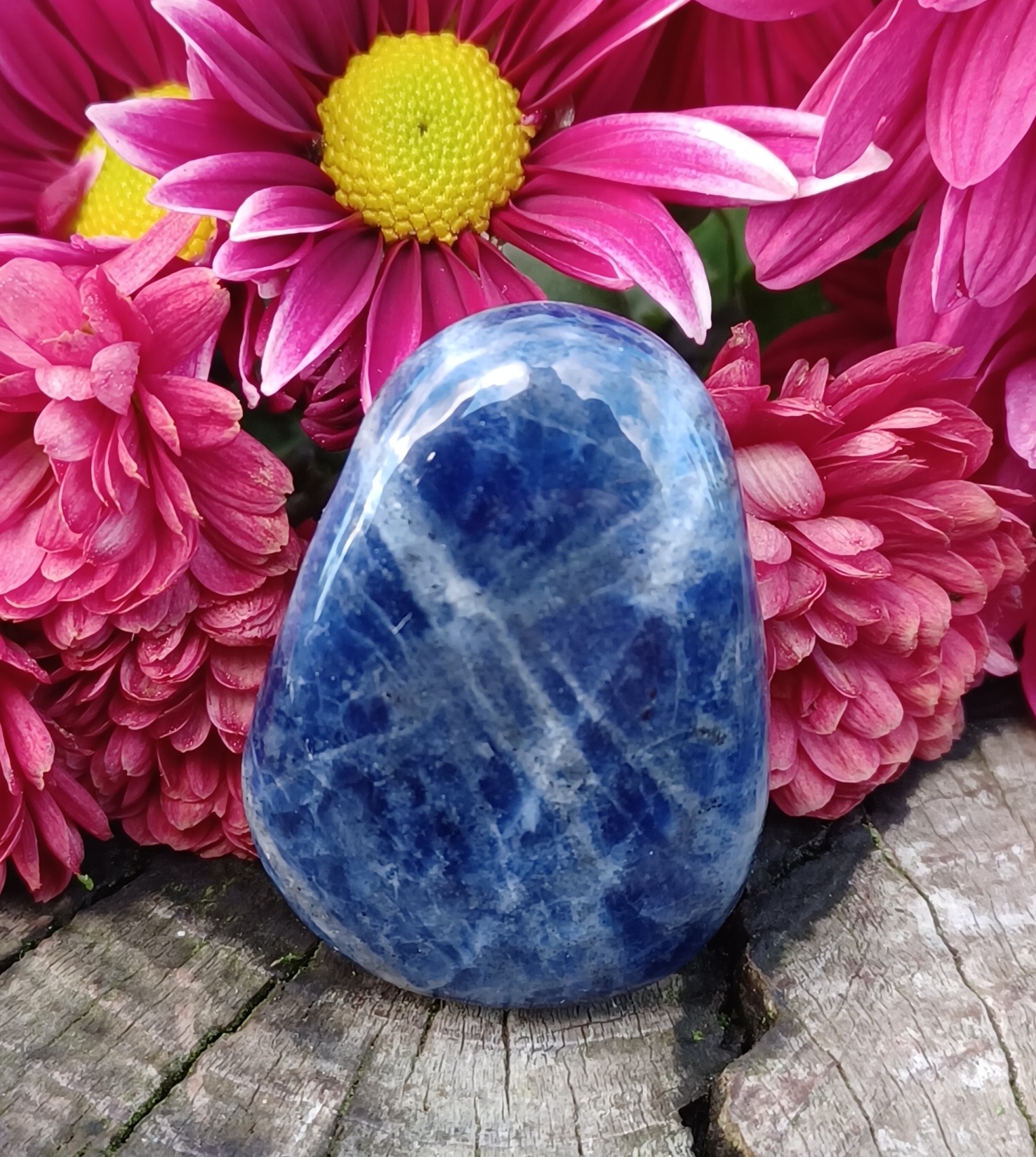 Sodalit vrtaný kámen velký