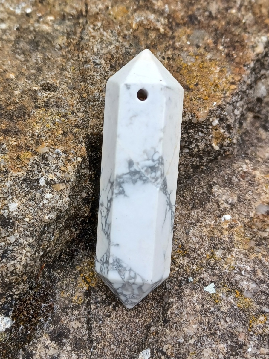 Magnezit vrtaný kámen