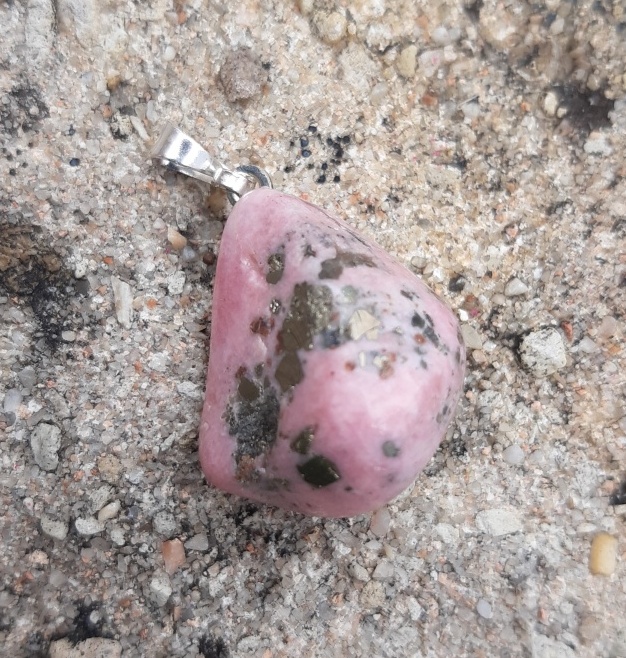 Rodonit s pyritem přívěsek
