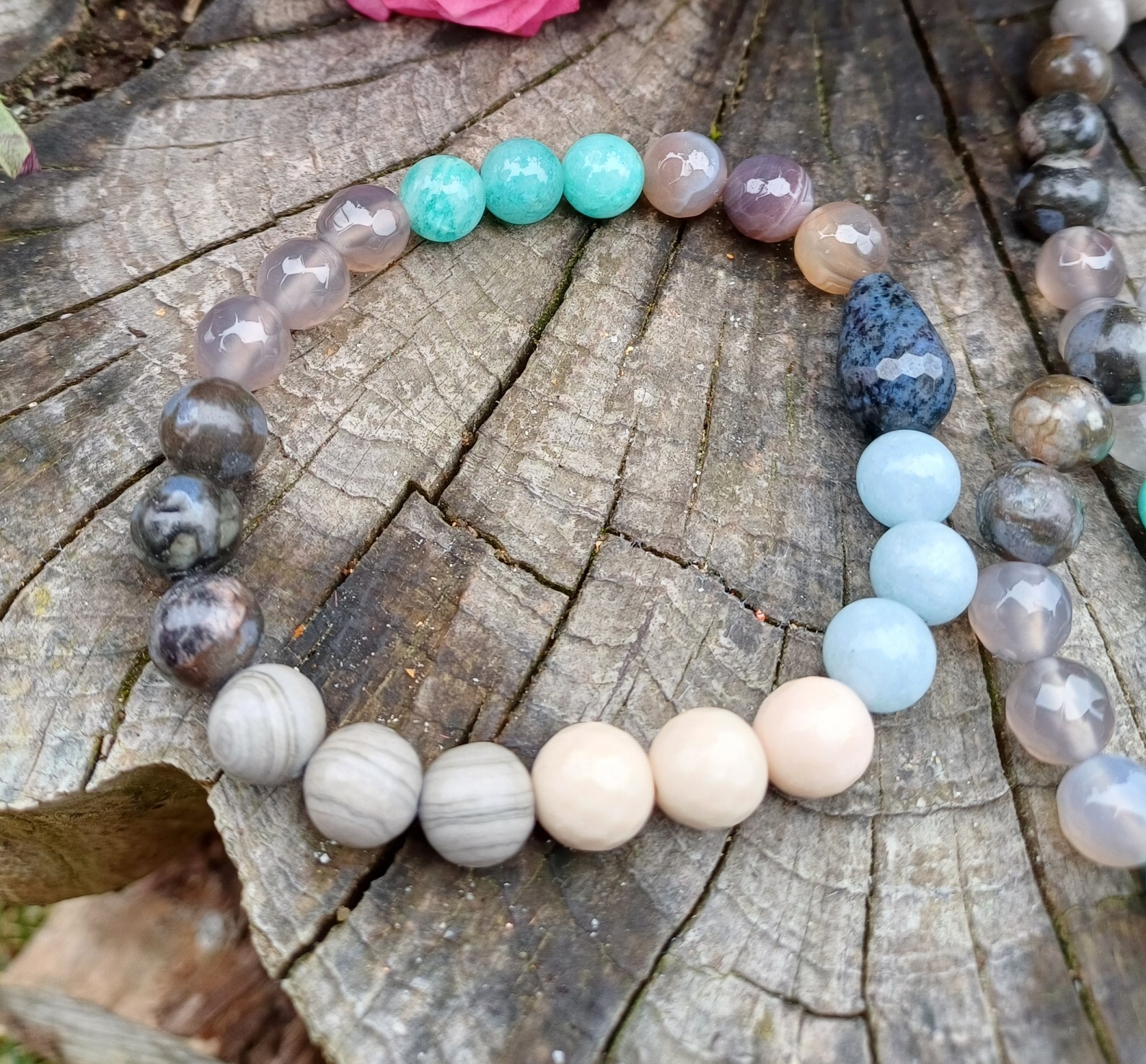 Náramek s modrými kameny 