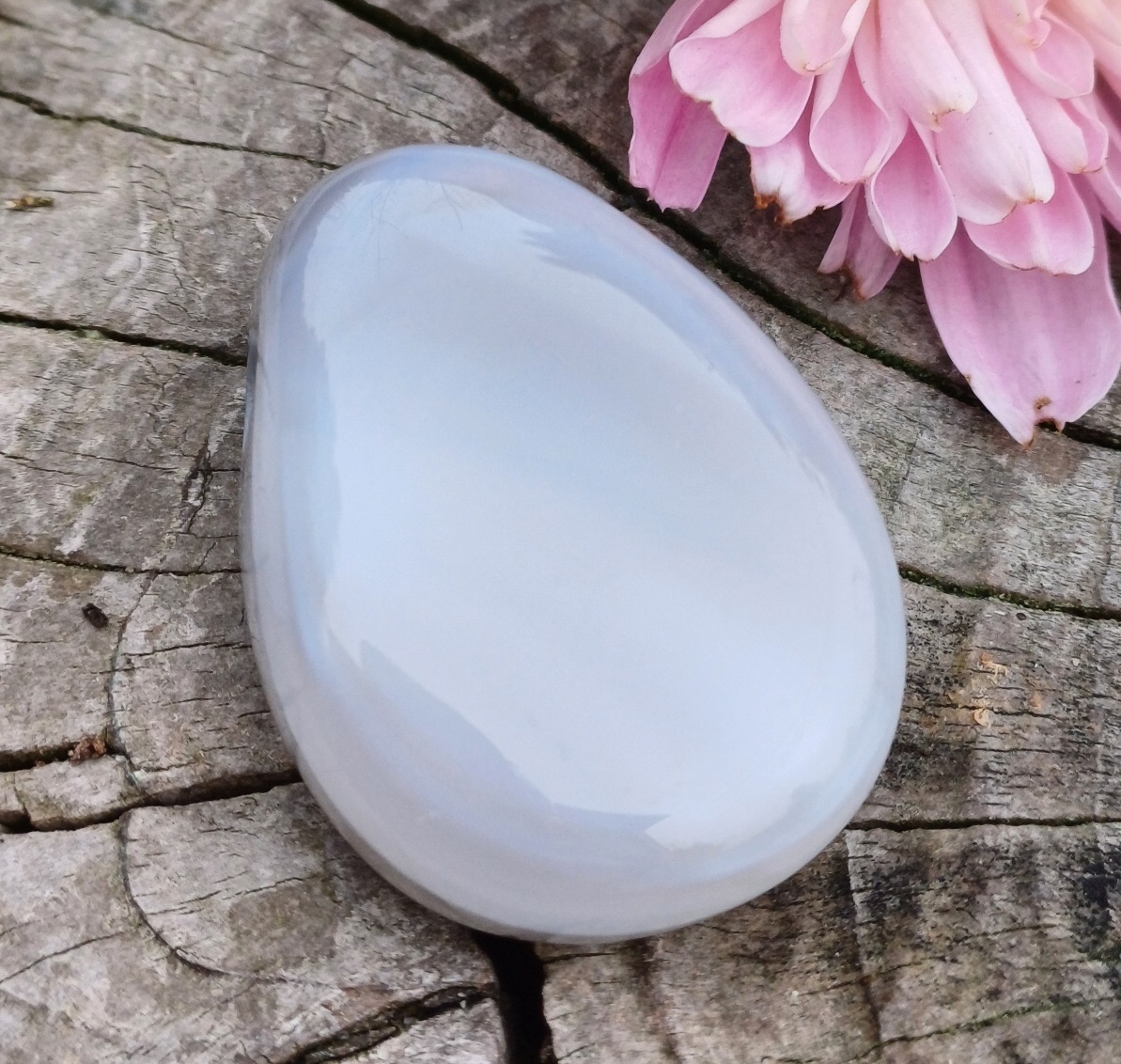 Achát Botswana vrtaný valounek