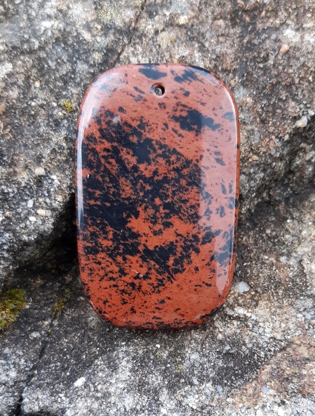 Obsidián mahagonový vrtaný kámen