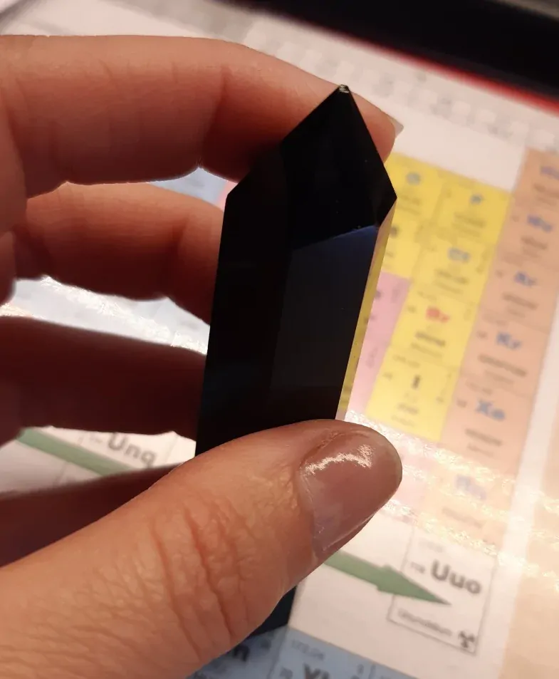 Obsidián obelisk 45g