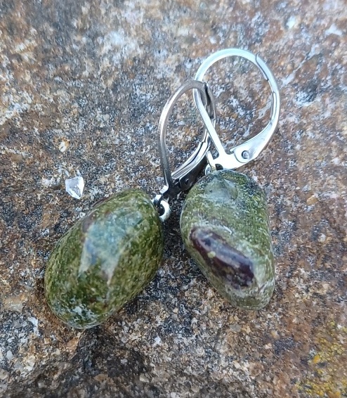 Epidot jaspis náušnice