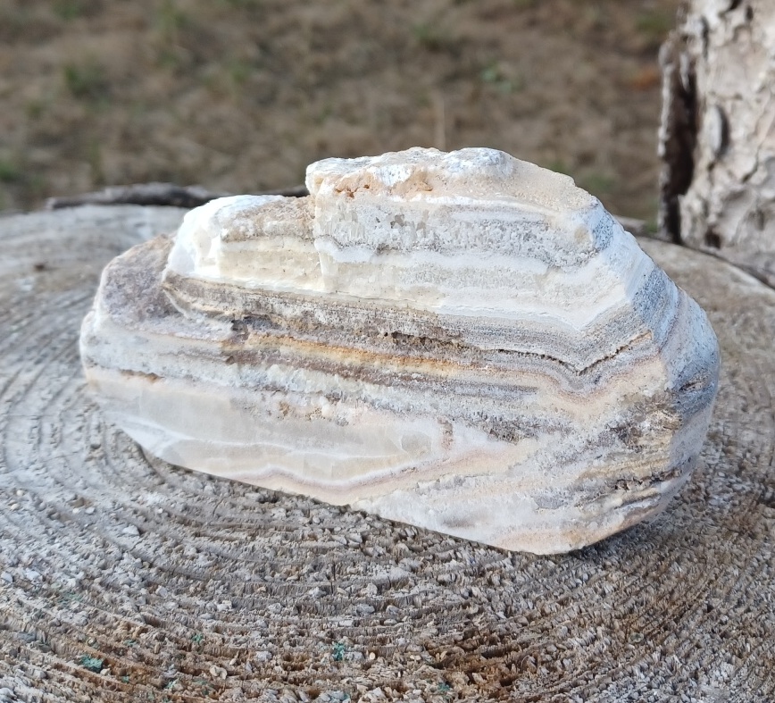 Aragonit leštěný řez 370g