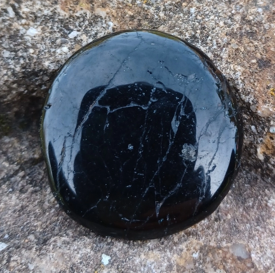 Turmalín černý hmatka 24g