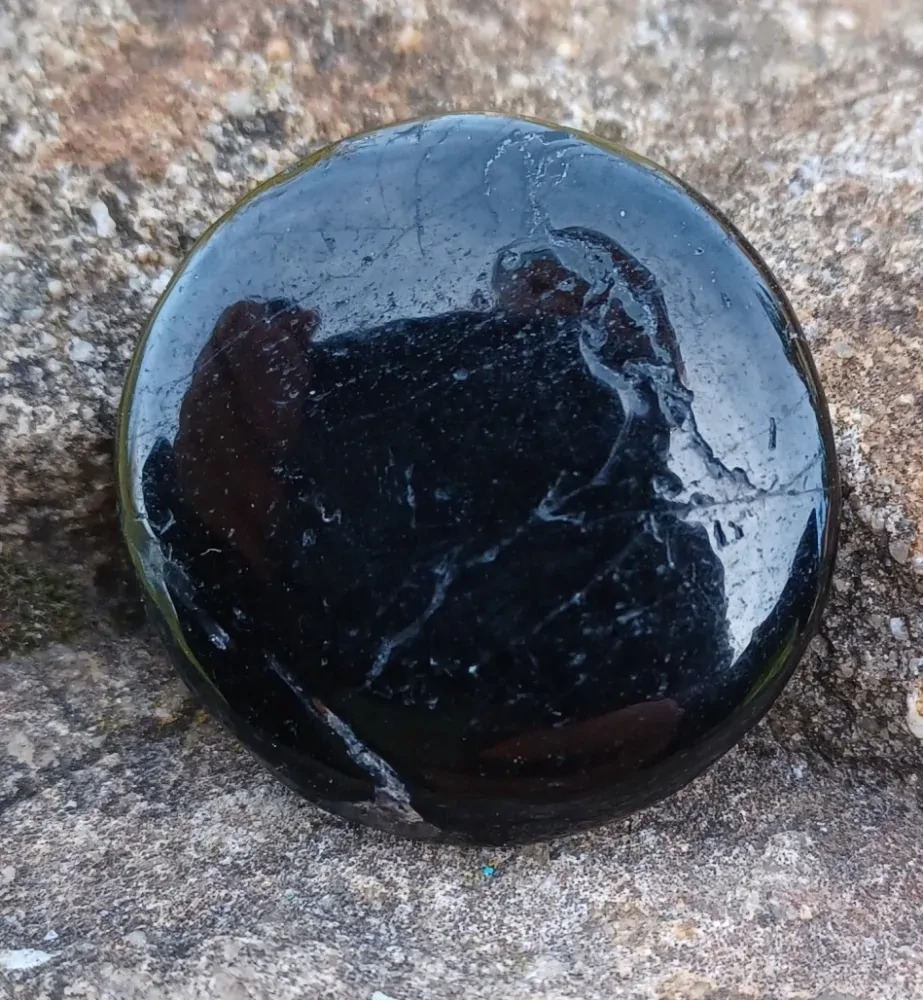 Turmalín černý hmatka 25g