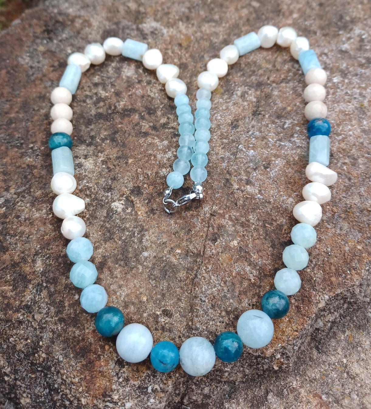 Perly, akvamarín, apatit náhrdelník