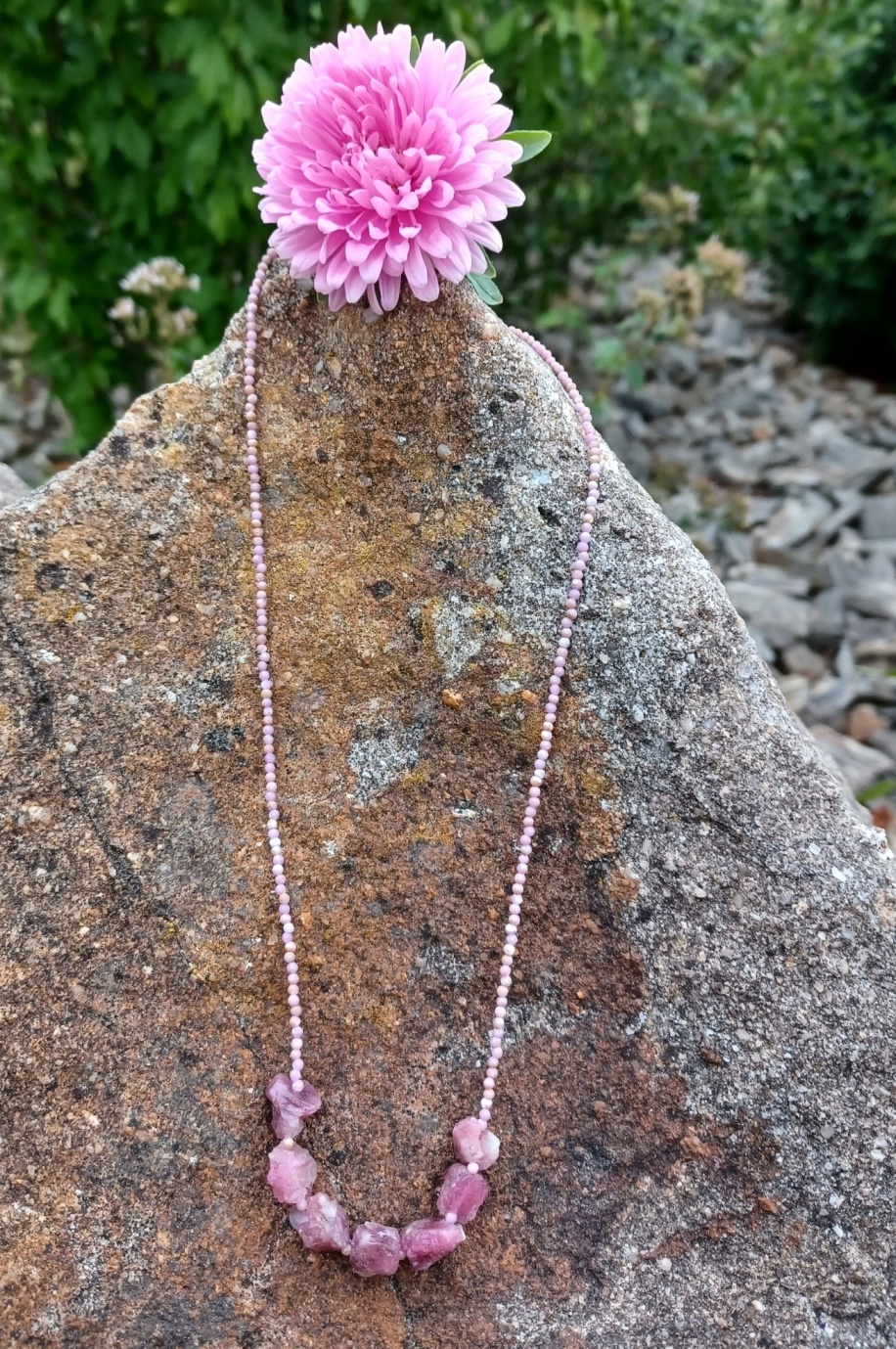 Fosfosiderit jemný náhrdelník s rubelity