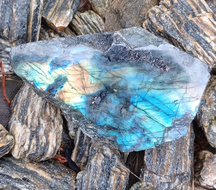 Labradorit řez 300g