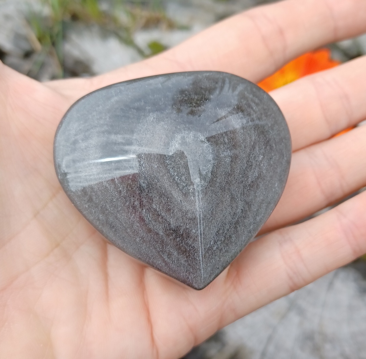 Obsidián stříbrný srdce 84g
