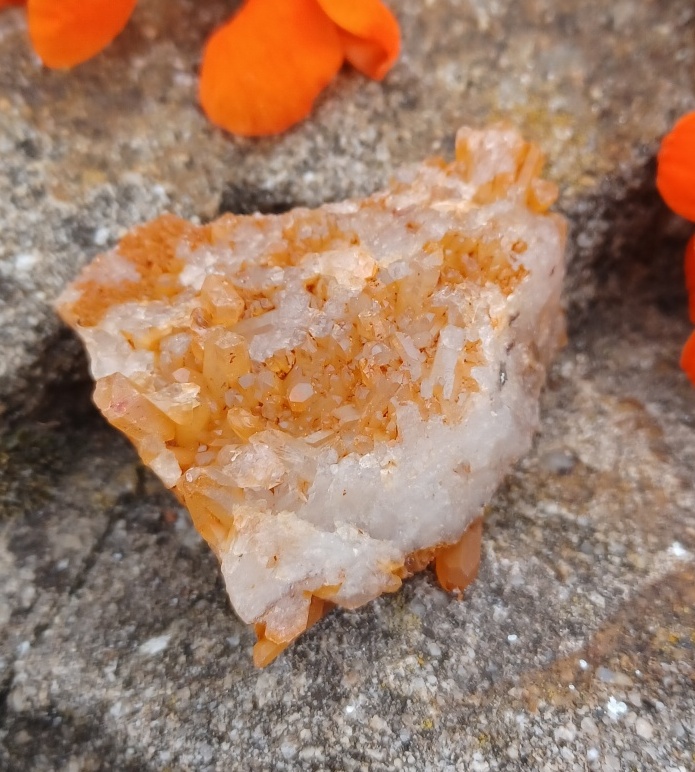 Křišťál tangerin drúza 44g 