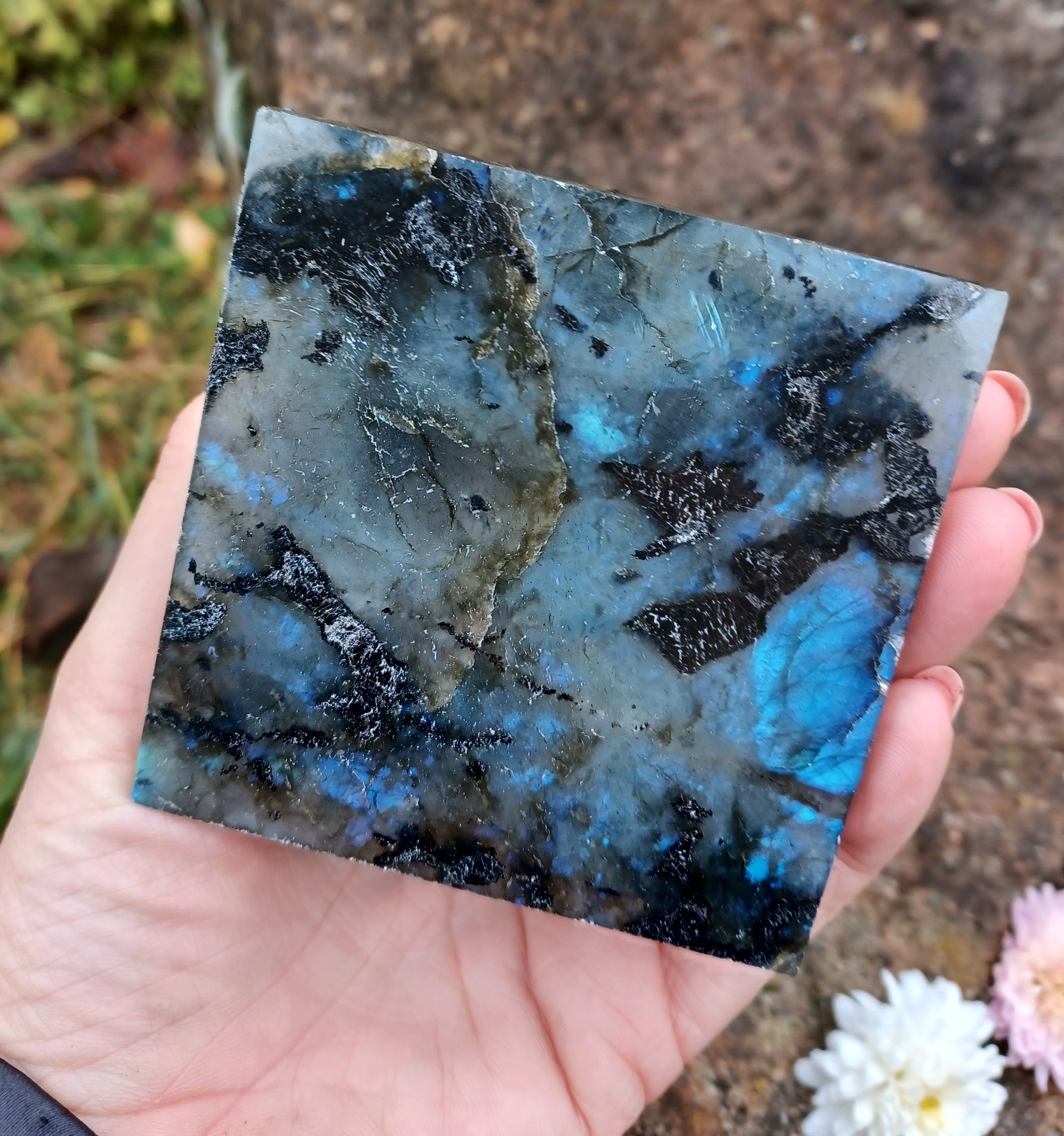 Labradorit pyramida 444g
