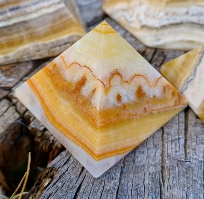 Aragonit pyramida
