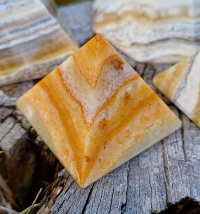 Aragonit pyramida
