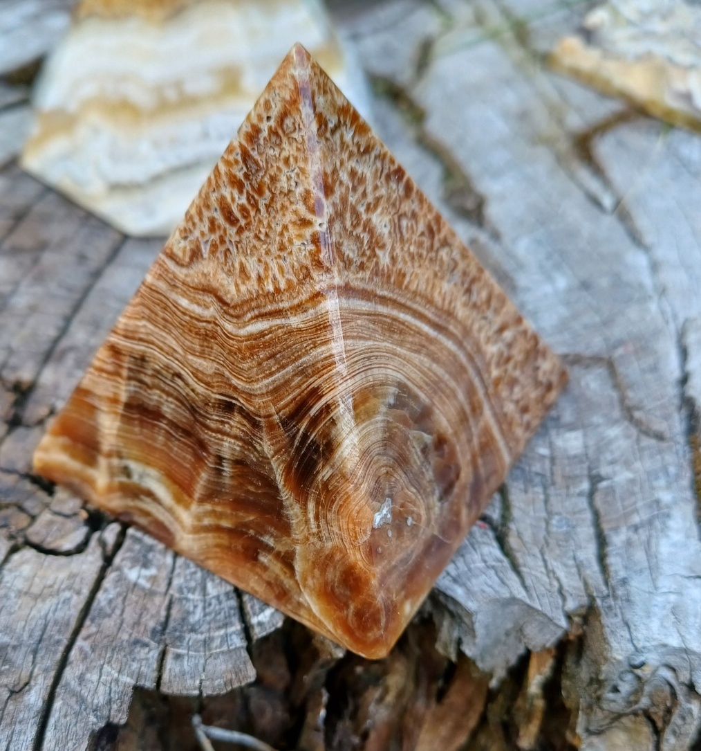 Aragonit pyramida