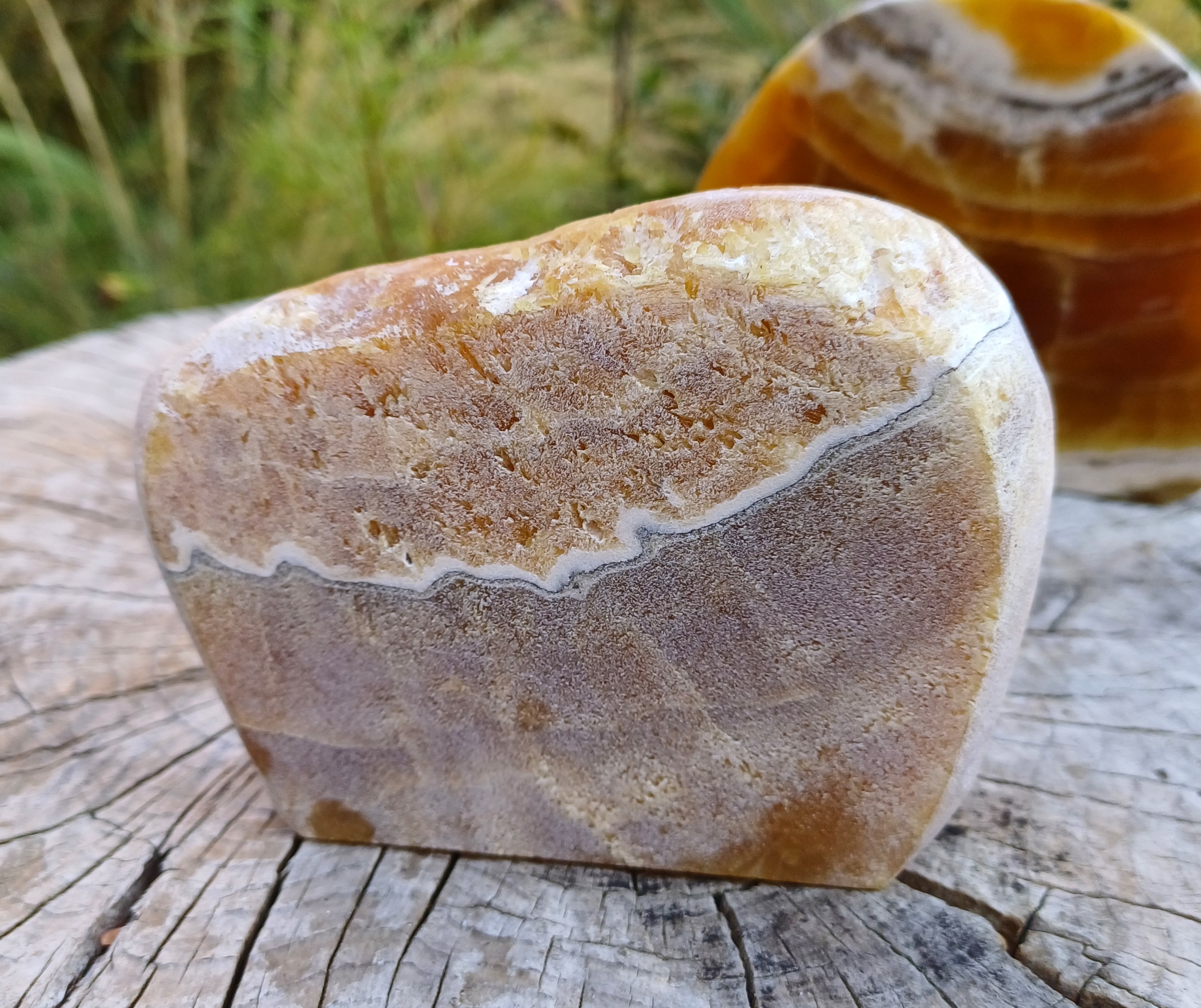 Aragonit leštěný řez 305g