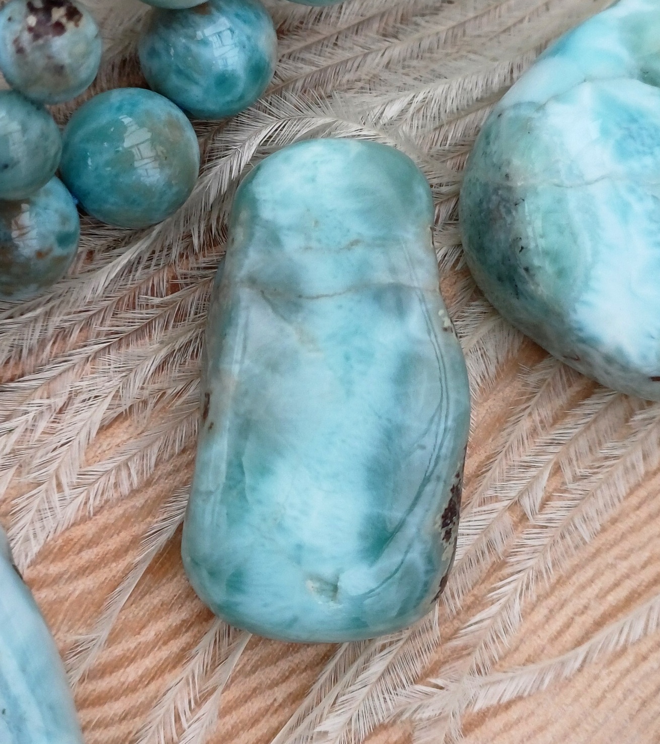 Larimar vrtaný valounek