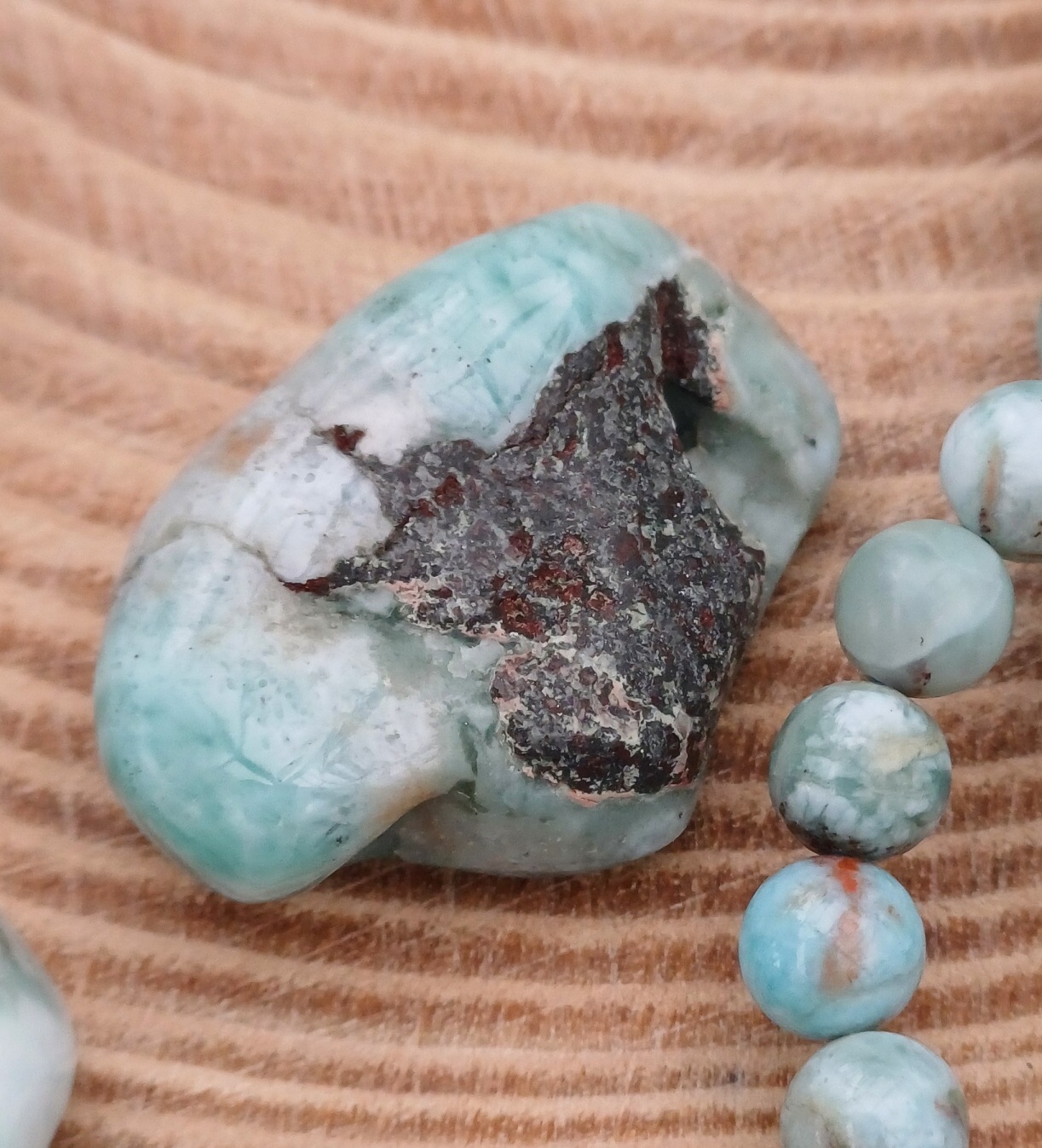 Larimar vrtaný valounek