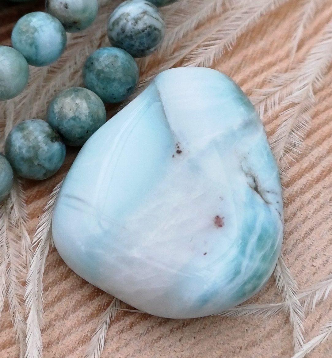 Larimar vrtaný valounek