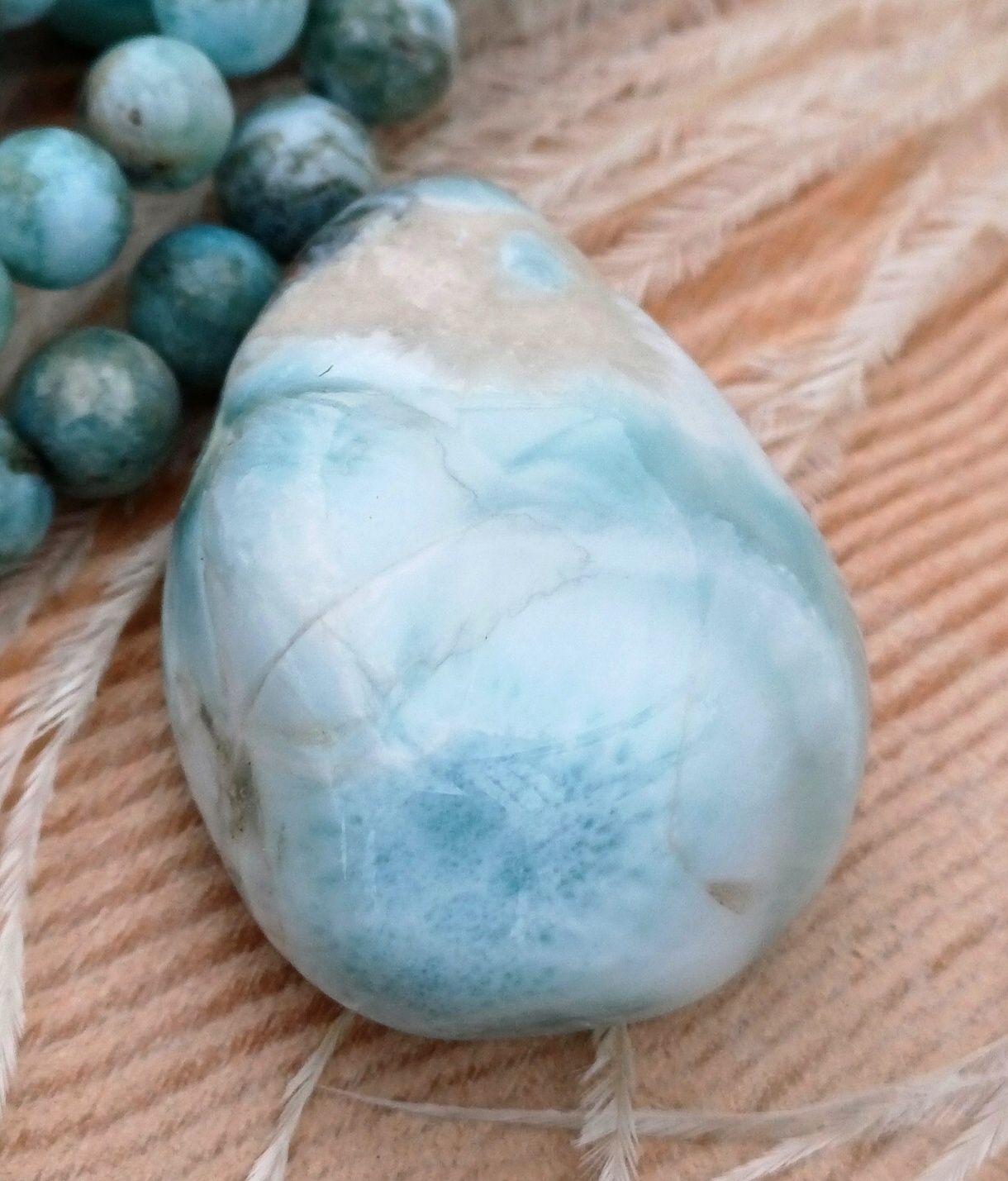 Larimar vrtaný valounek