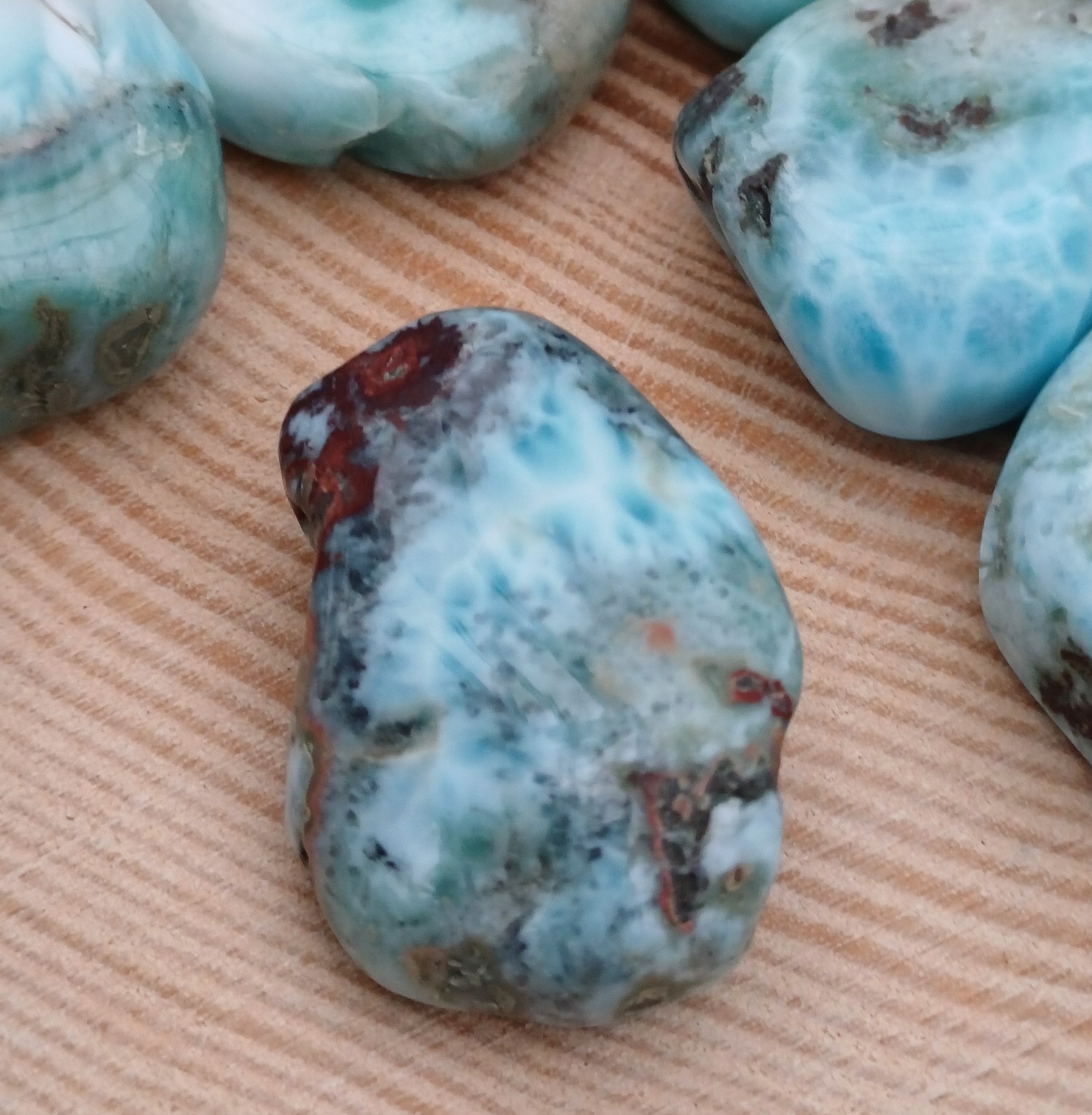 Larimar vrtaný kámen