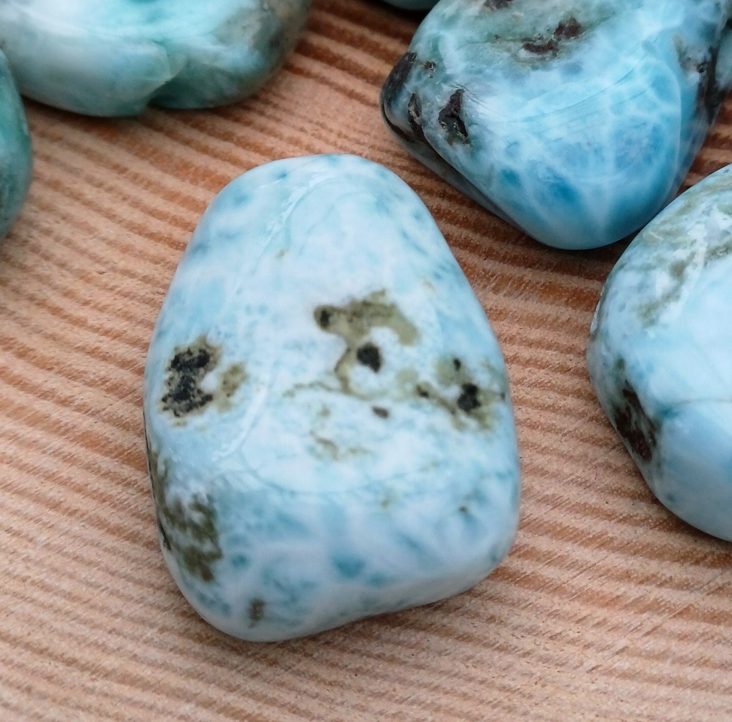 Larimar vrtaný kámen