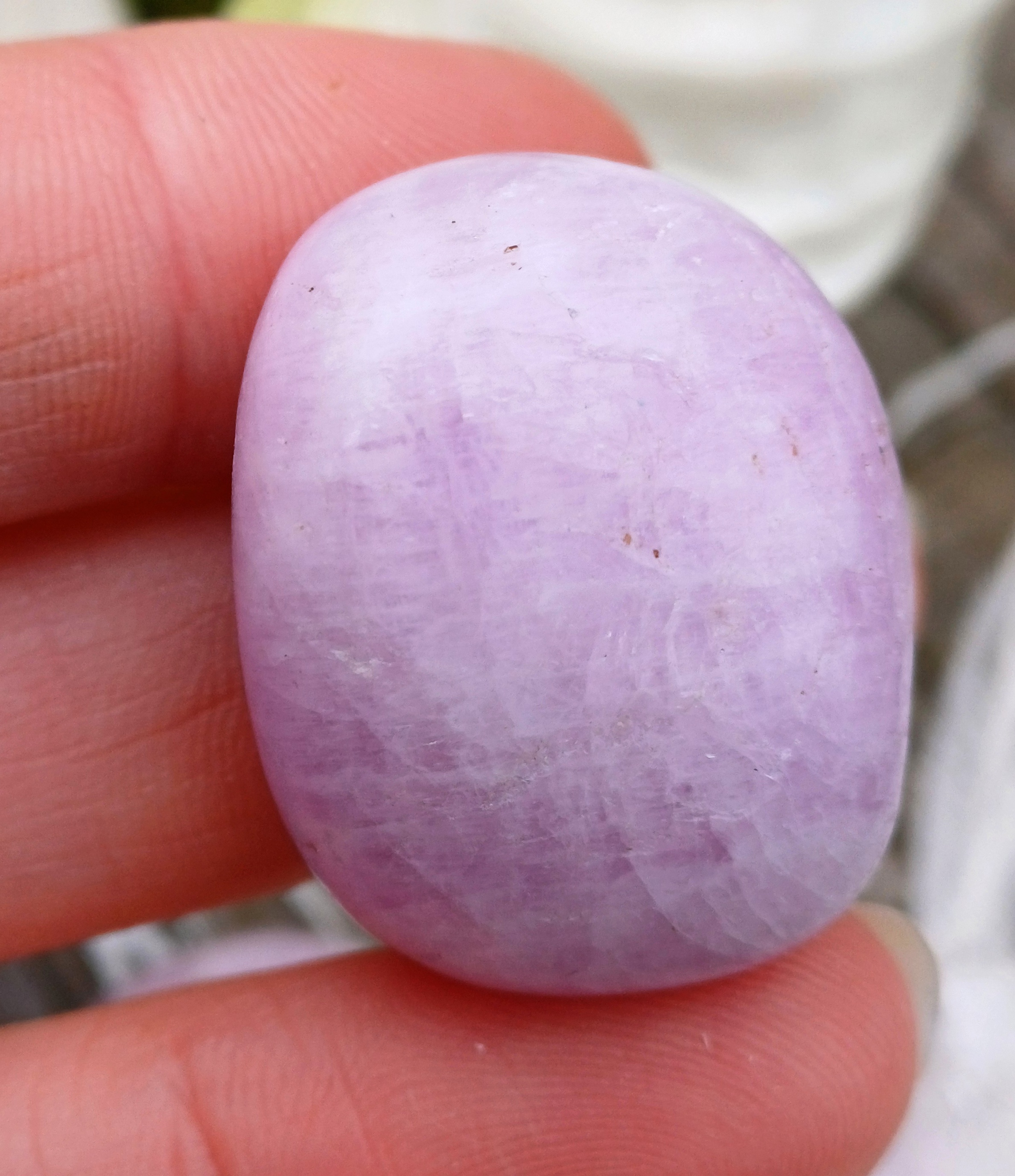 Kunzit AAA vrtaný valounek