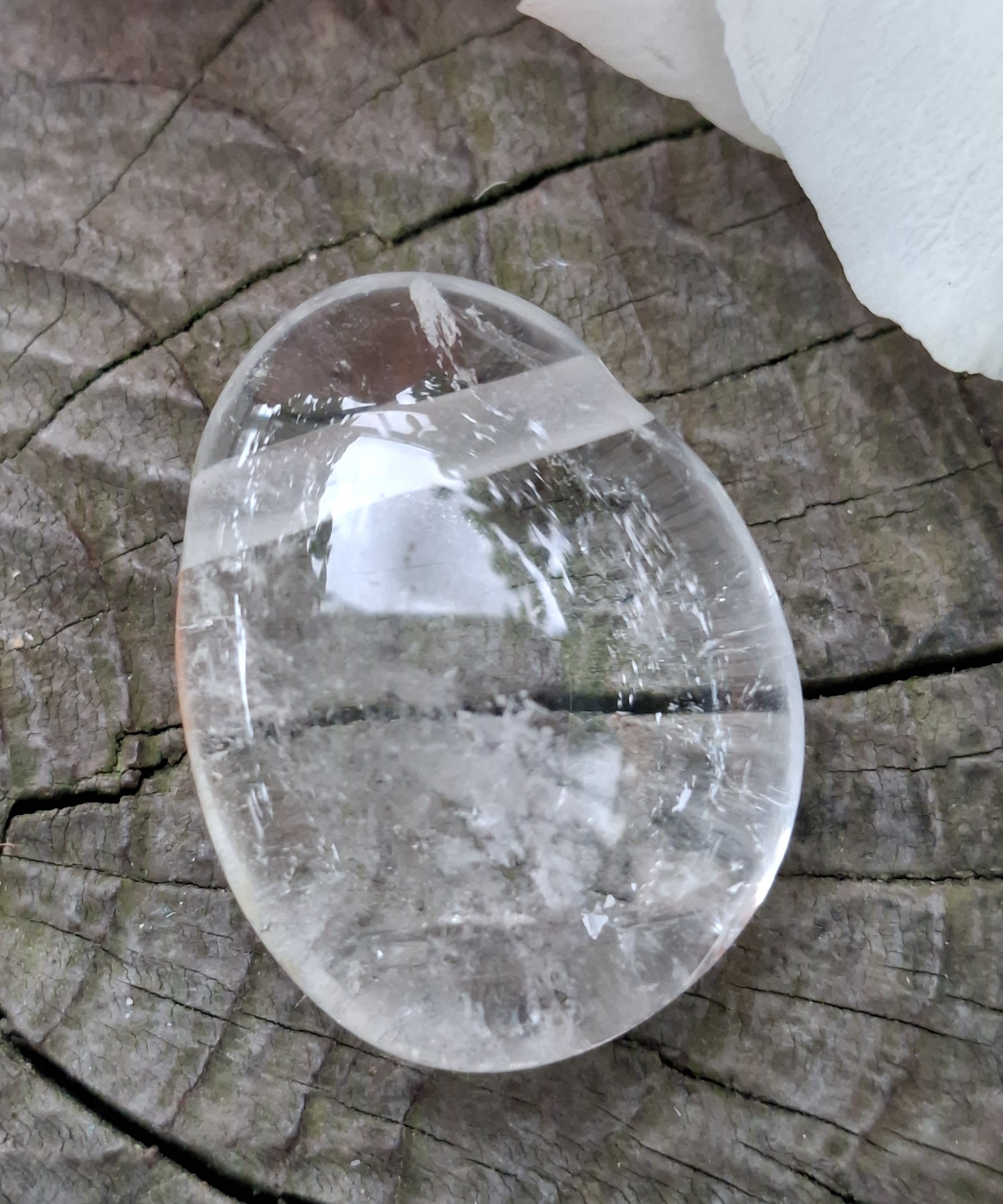 Křišťál vrtaný kámen