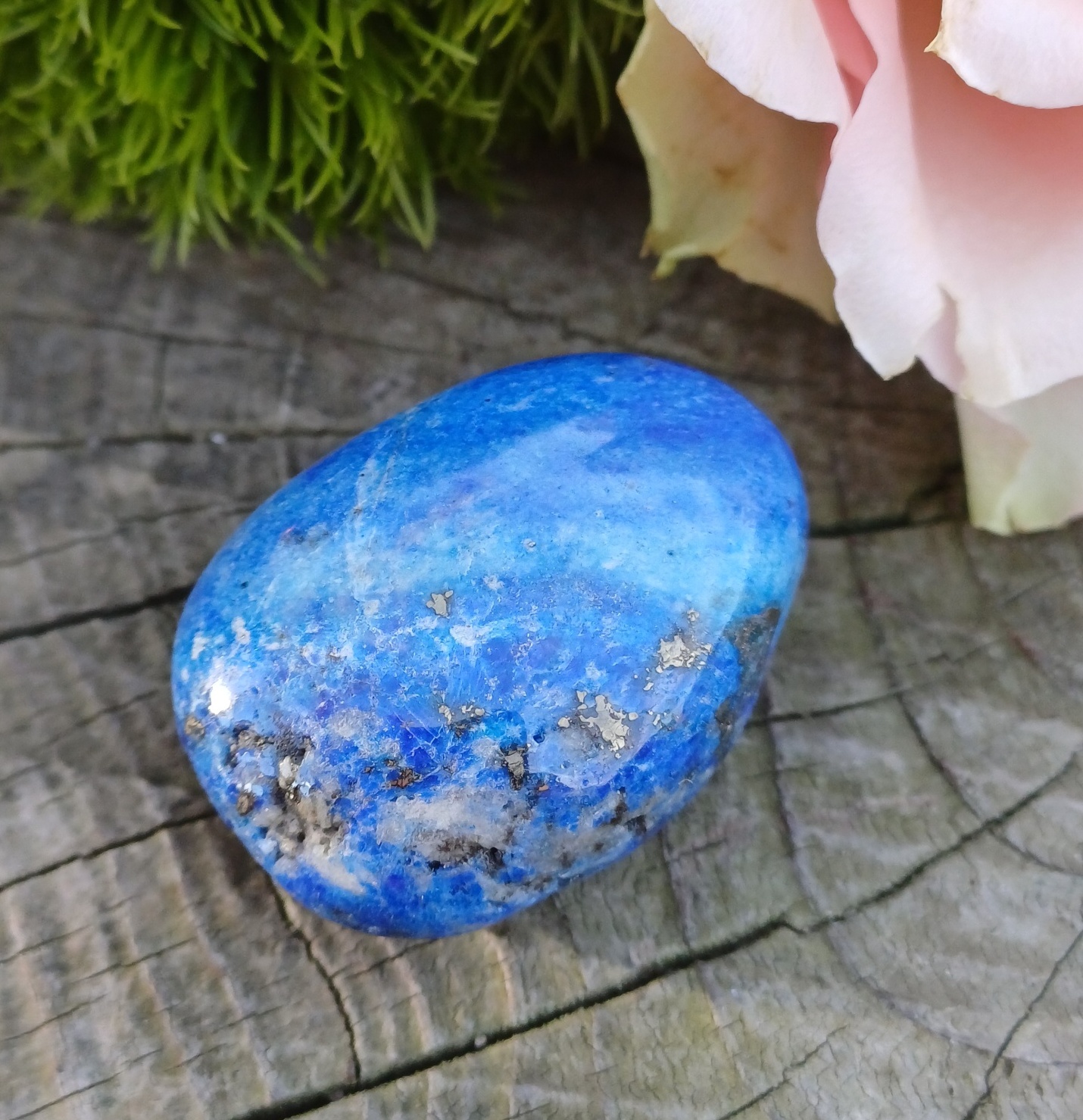Lapis lazuli vrtaný kámen