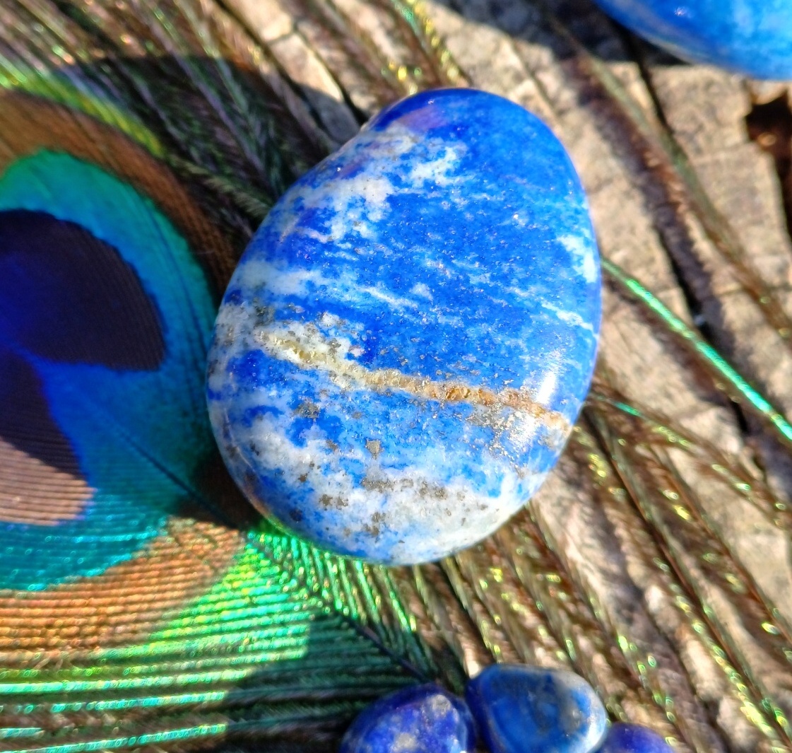 Lapis lazuli vrtaný kámen