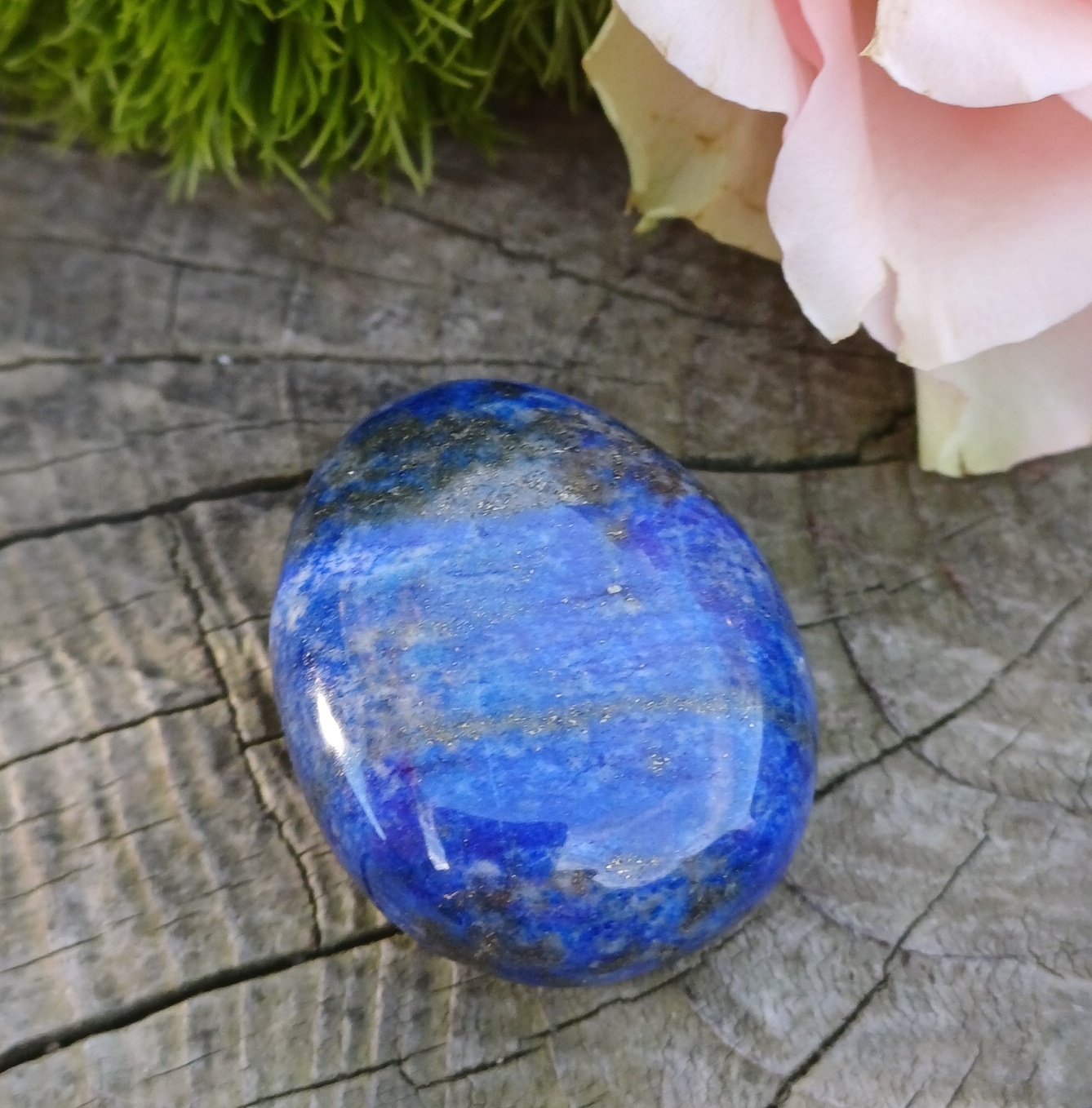 Lapis lazuli vrtaný kámen