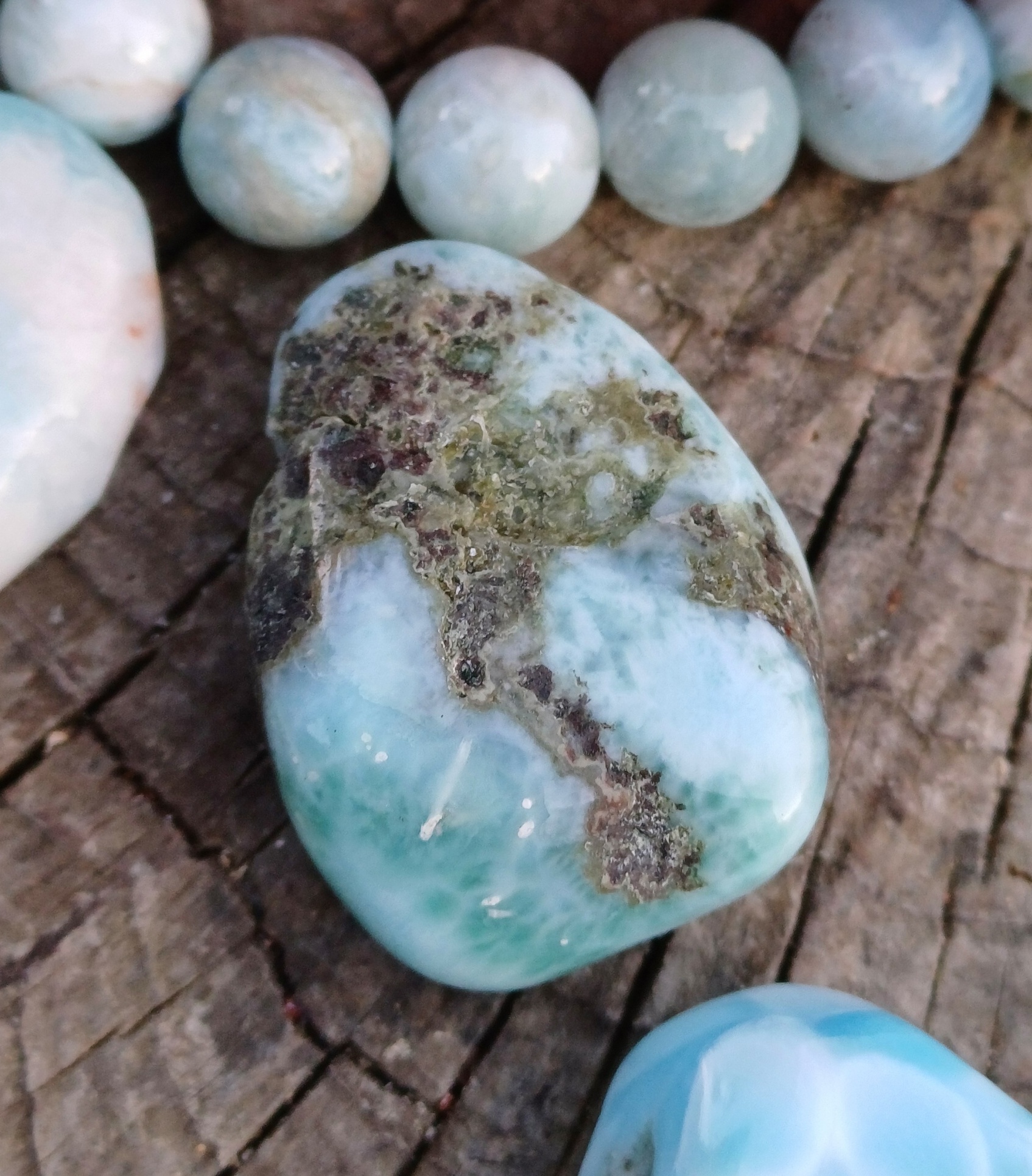 Larimar vrtaný valounek