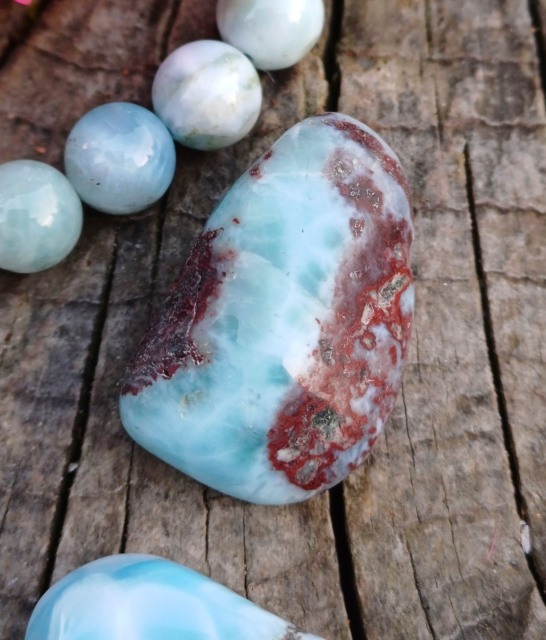 Larimar vrtaný valounek