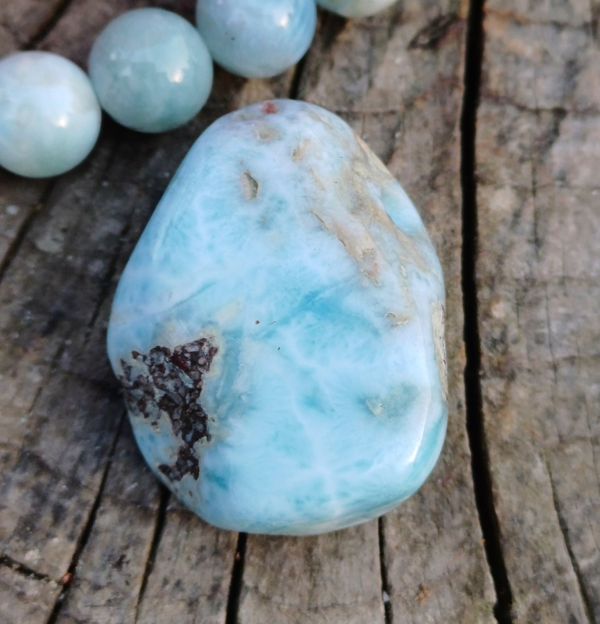 Larimar vrtaný valounek