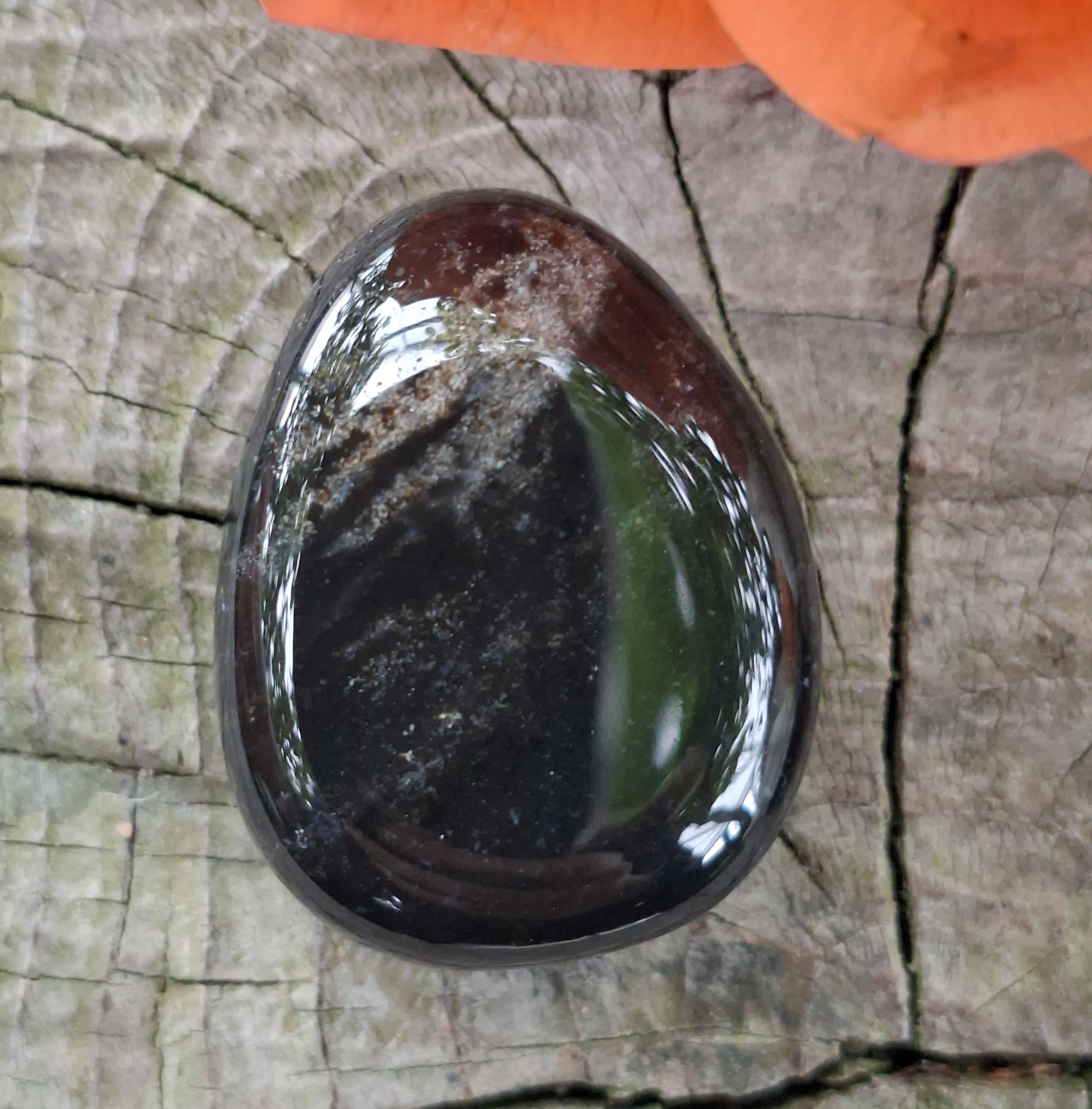 Onyx vrtaný valounek