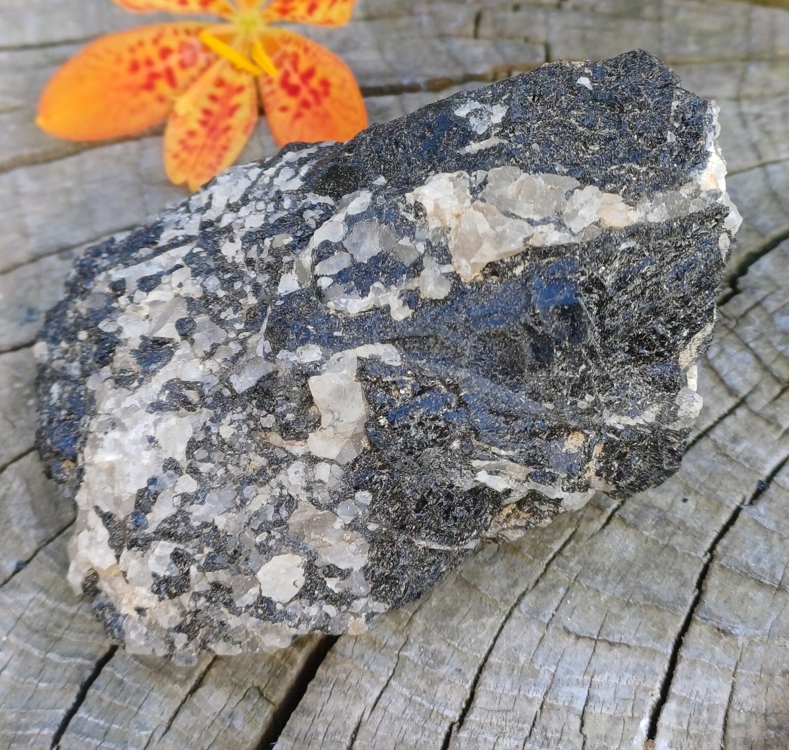 Turmalín skoryl Madagaskar 89g