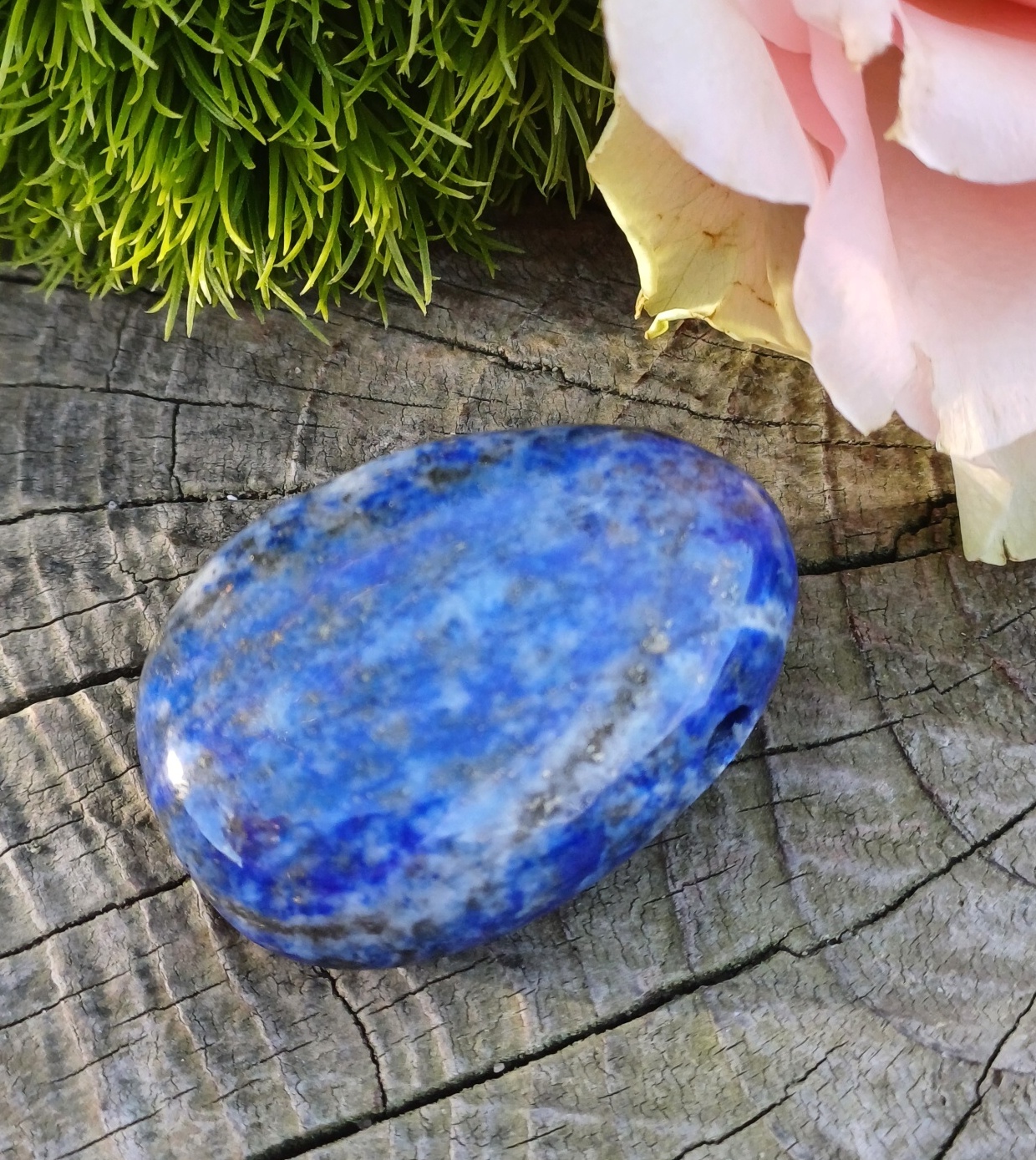 Lapis lazuli vrtaný kámen