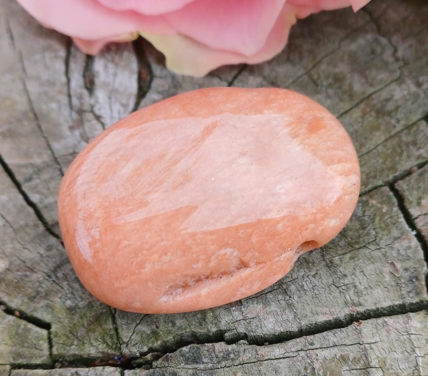 Měsíční kámen oranžový vrtaný valounek