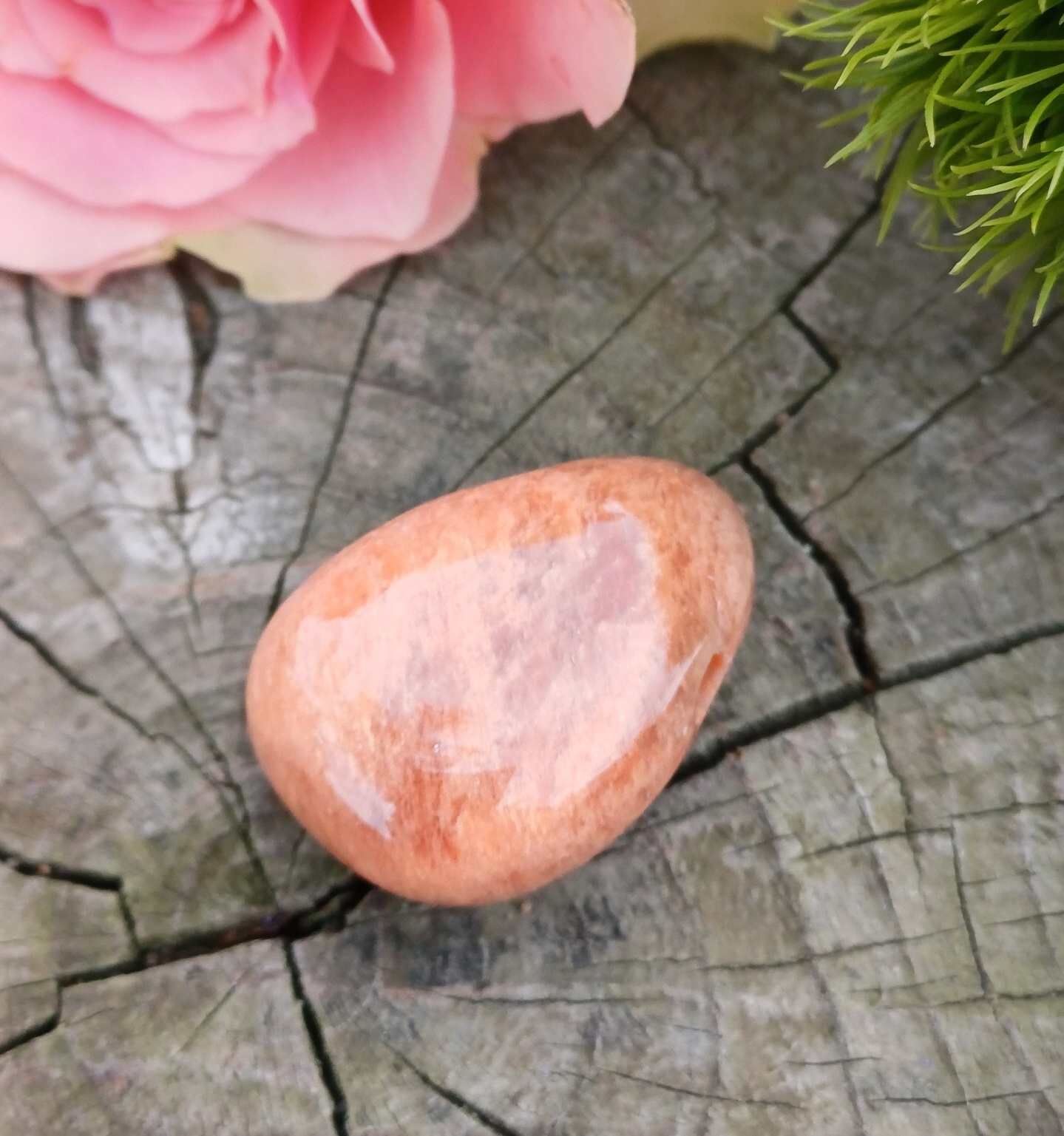 Měsíční kámen oranžový vrtaný valounek