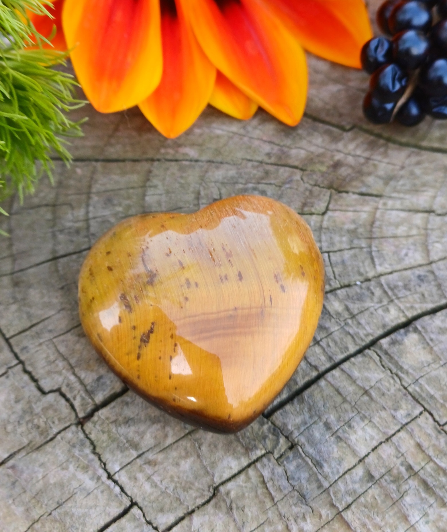 Tygří oko srdíčko vrtané