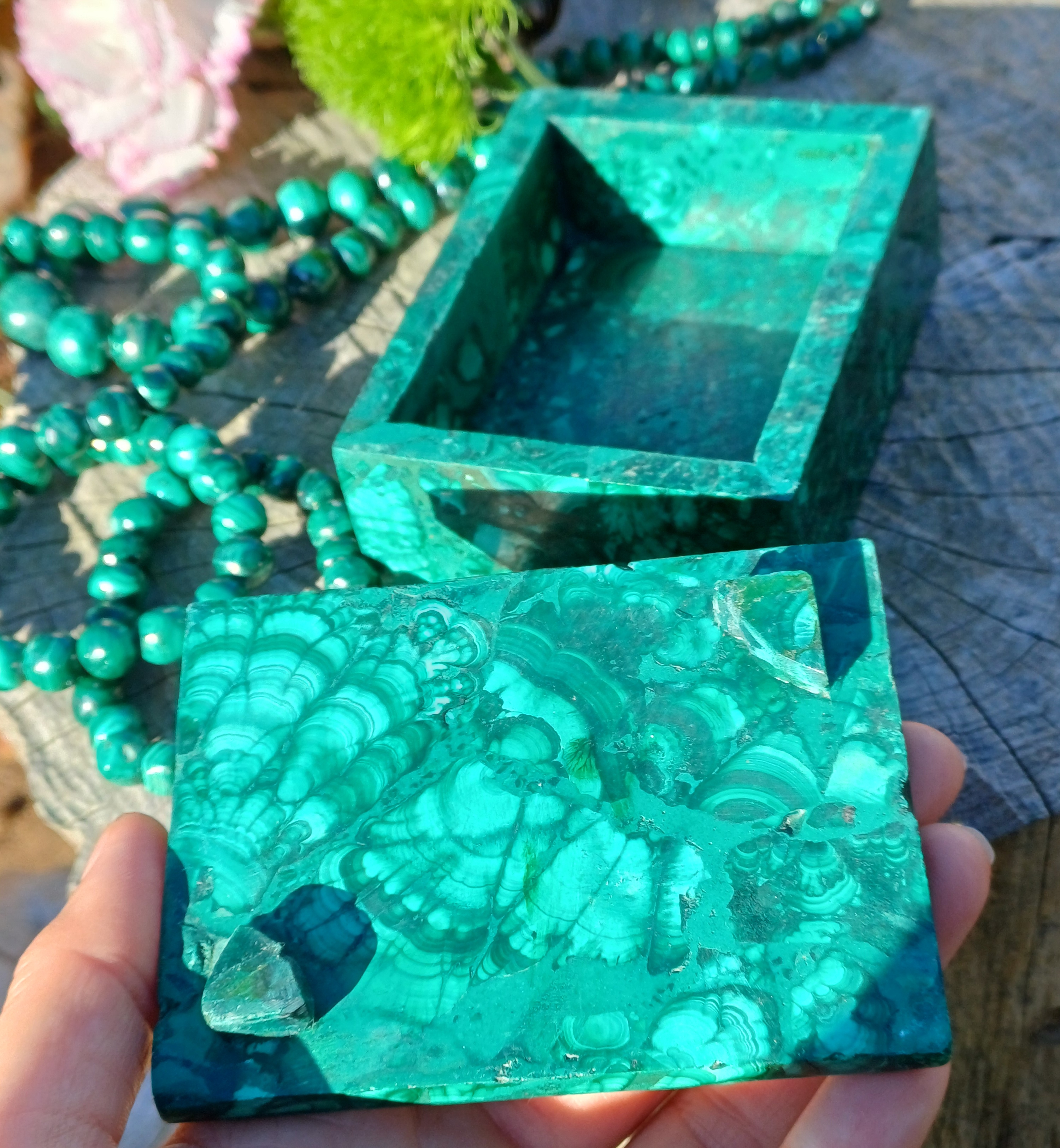 Malachitová skříňka