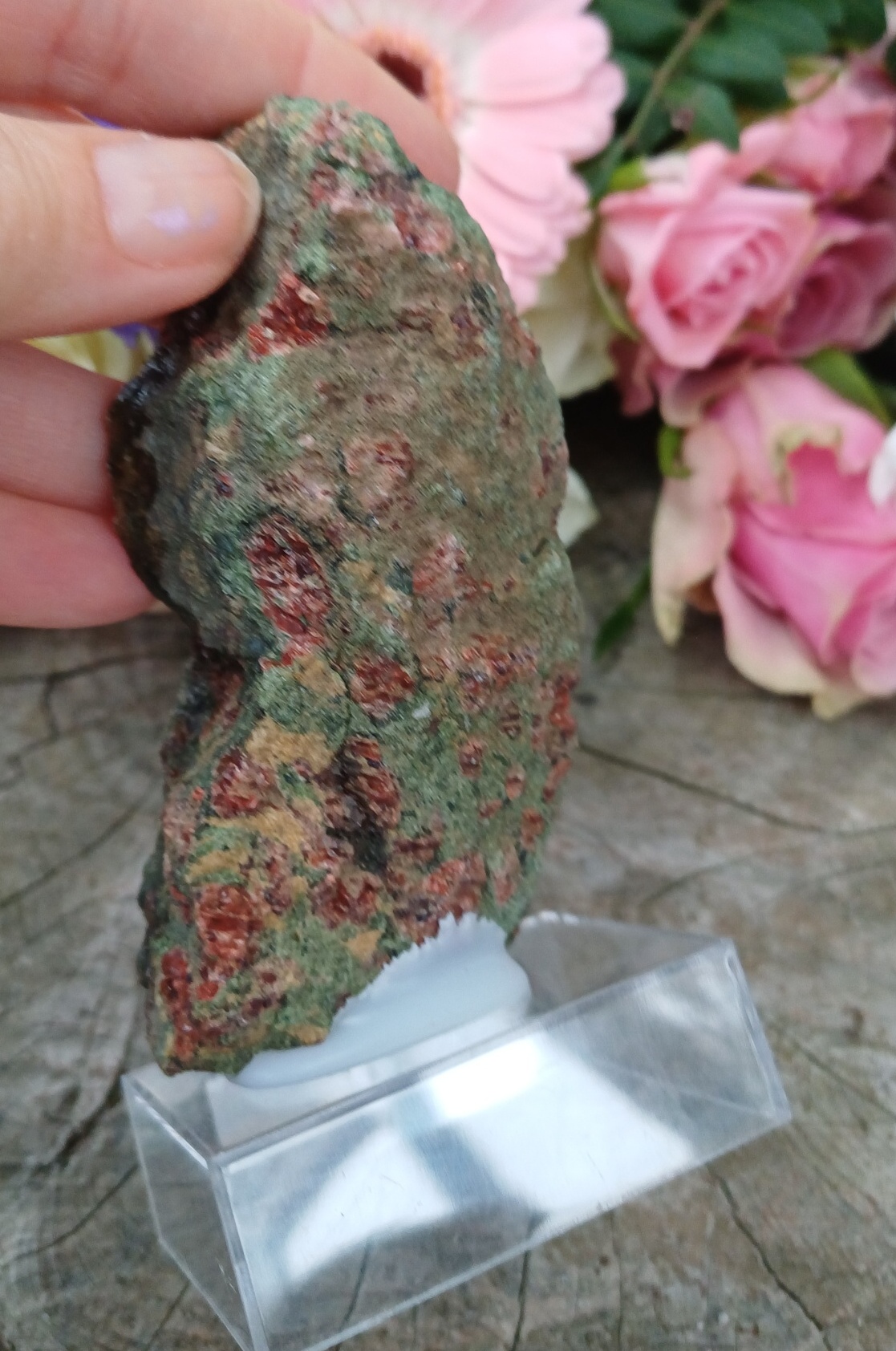 Pyrop, chromdiopsid leštěný řez 260g