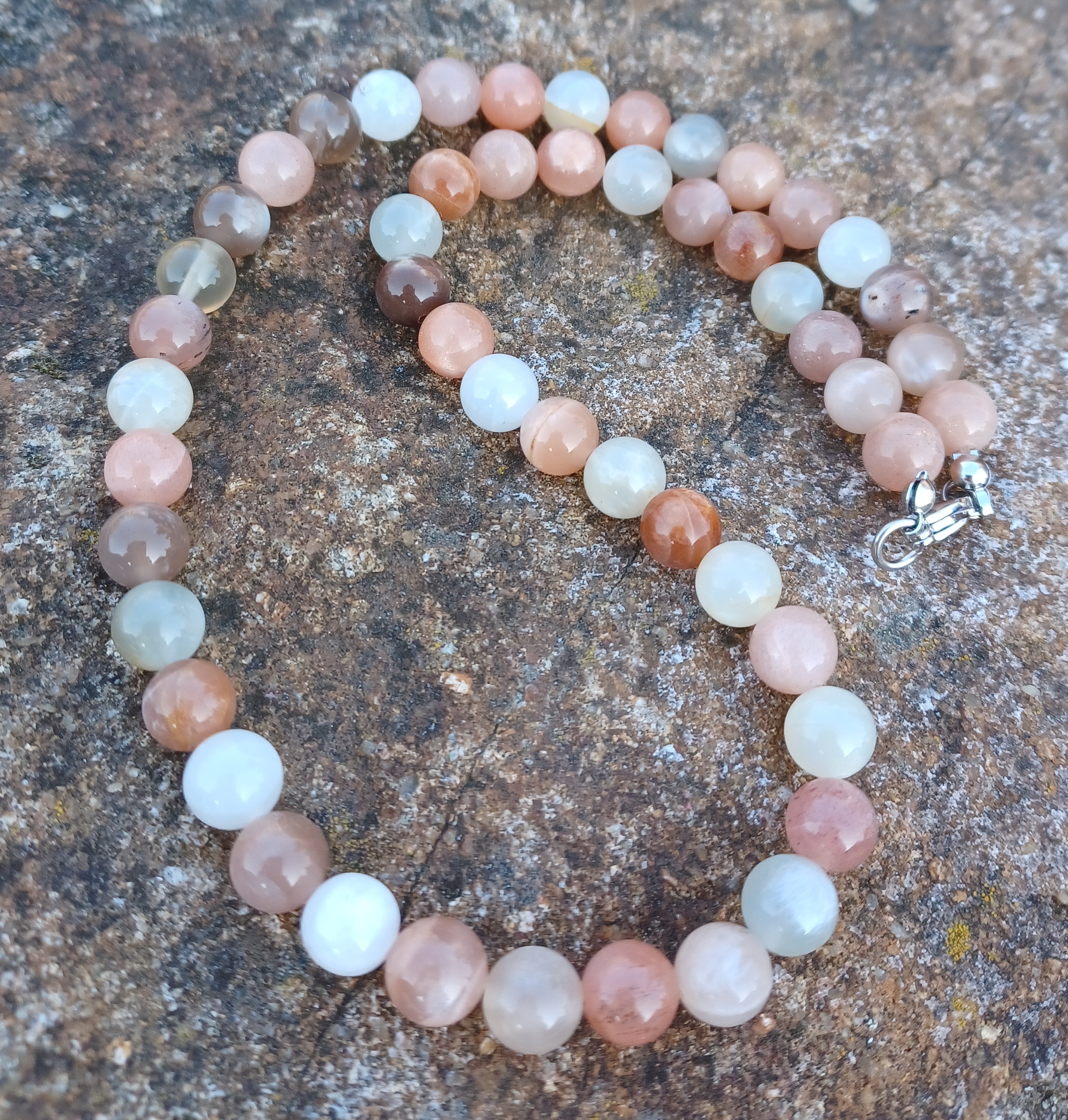 Měsíční kámen AA náhrdelník