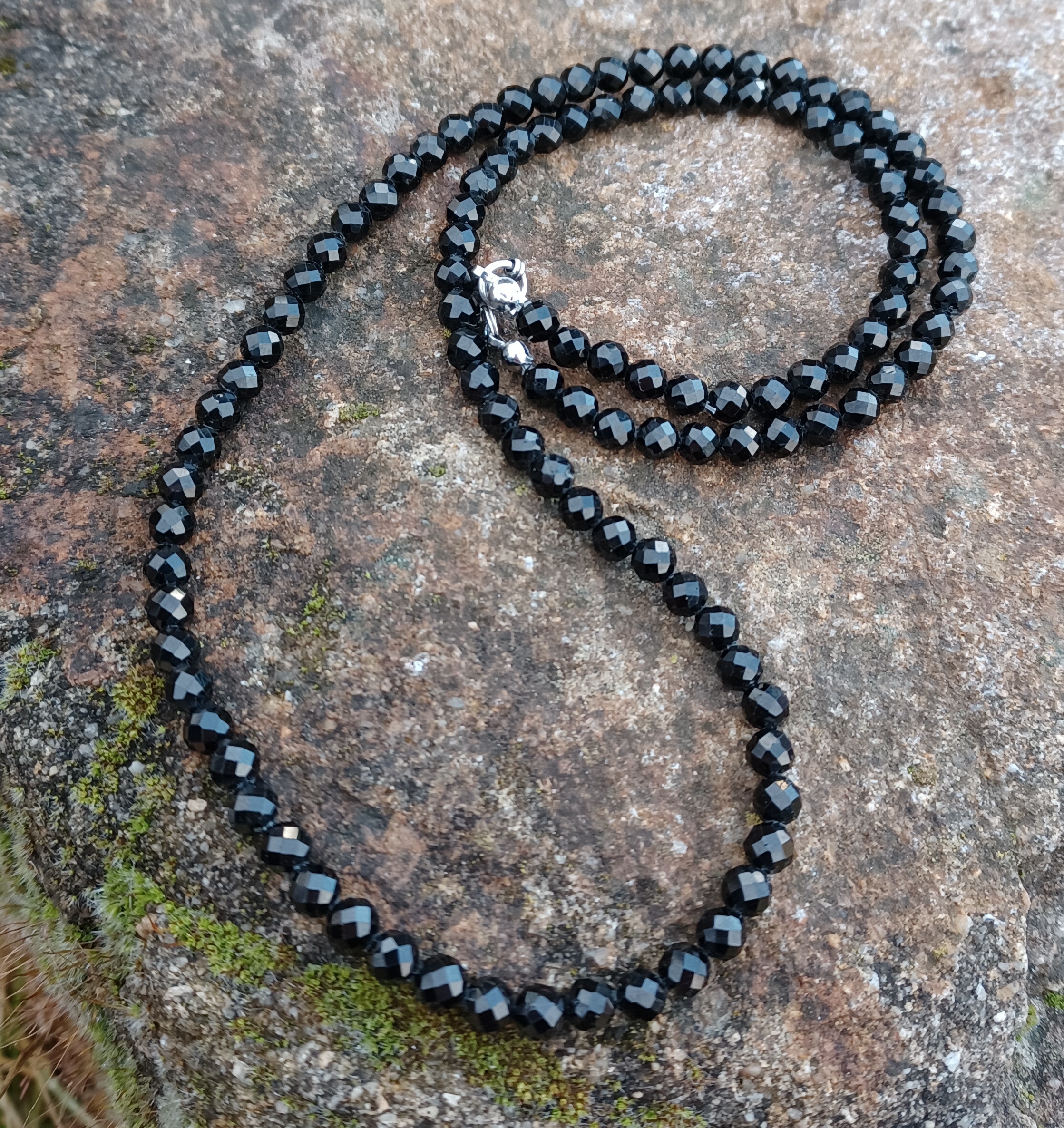 Černý turmalín náhrdelník 55 cm